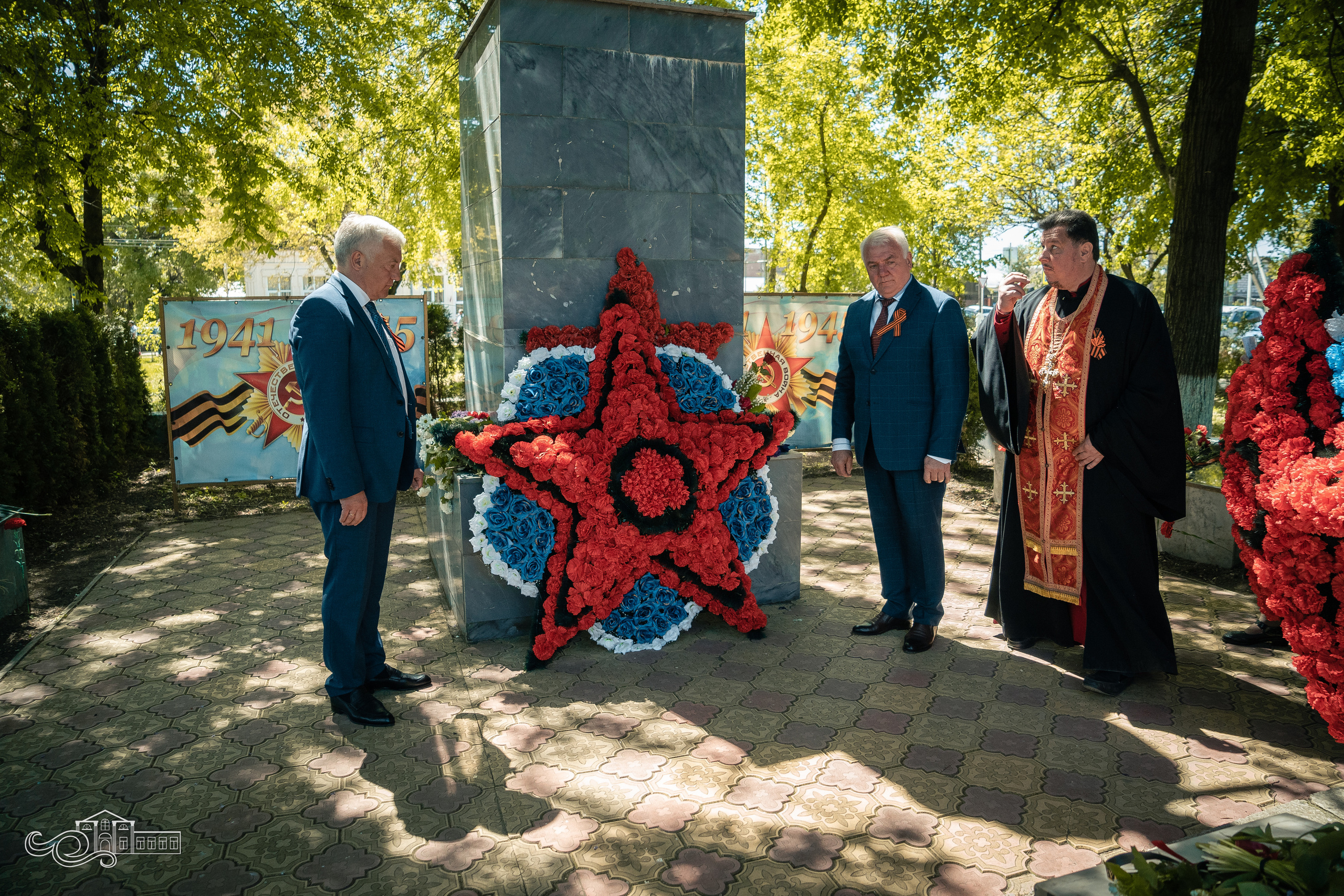 Бессмертный полк в Новотитаровской. Новотитаровский Дом культуры