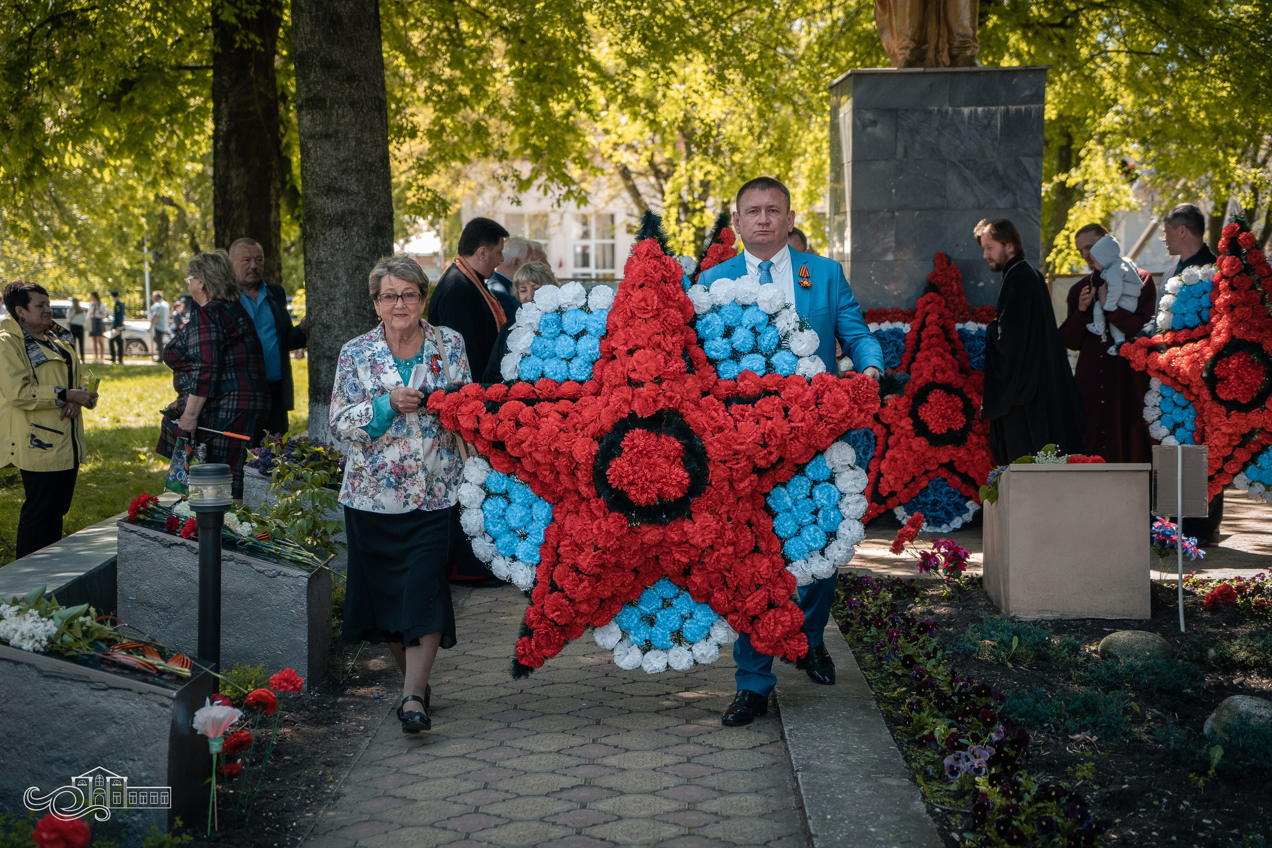 Бессмертный полк в Новотитаровской. Новотитаровский Дом культуры
