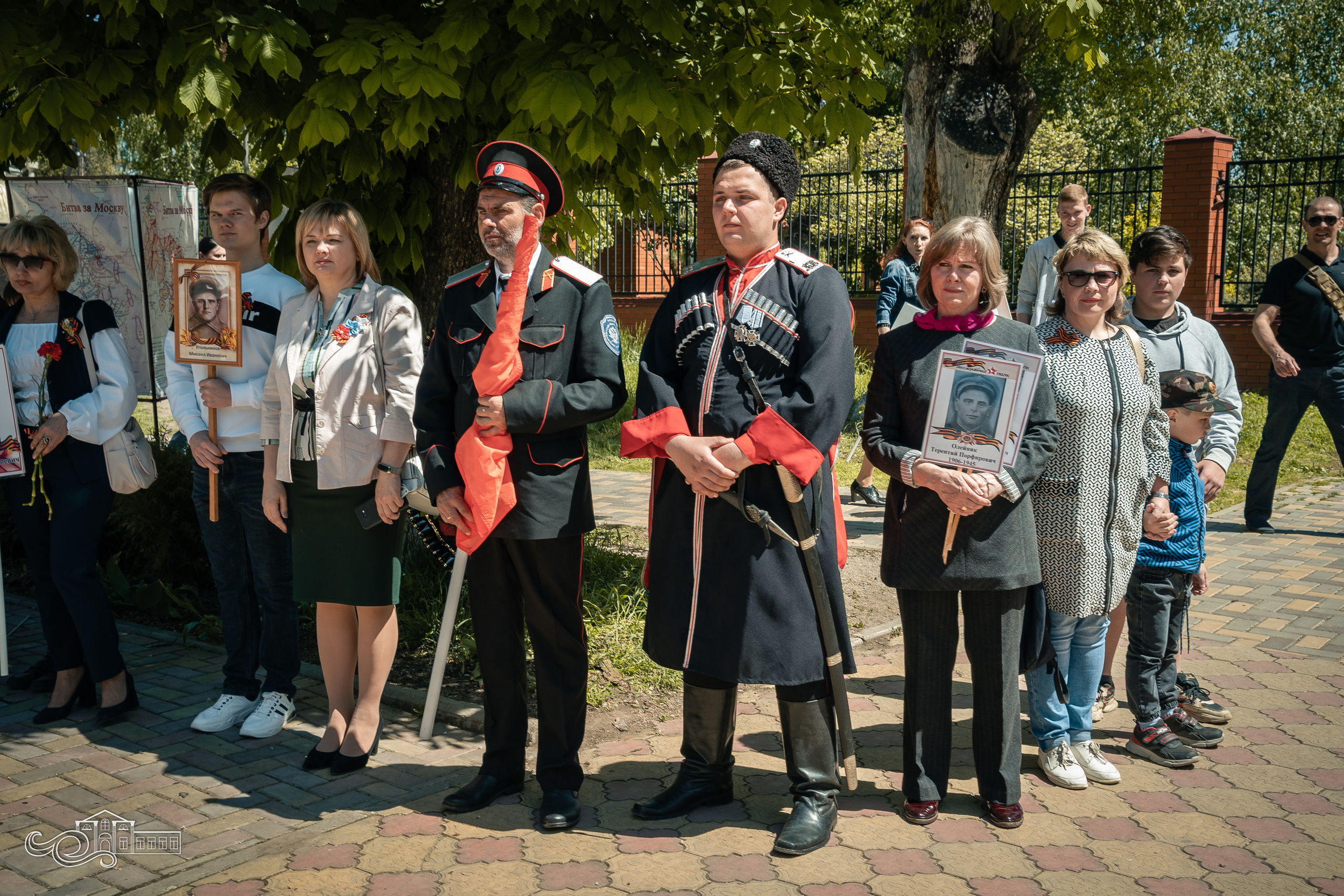 Бессмертный полк в Новотитаровской. Новотитаровский Дом культуры