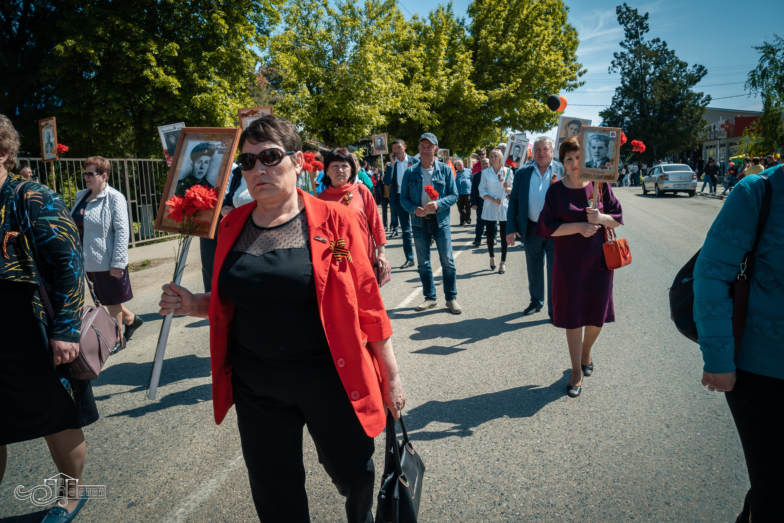 Бессмертный полк в Новотитаровской. Новотитаровский Дом культуры