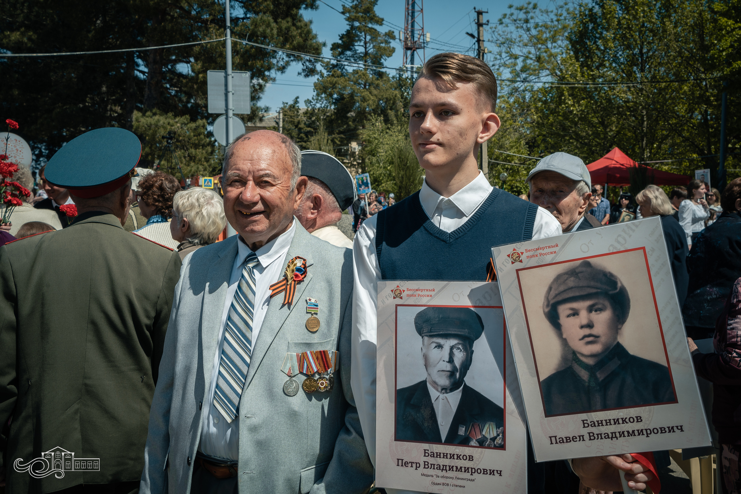 Бессмертный полк в Новотитаровской. Новотитаровский Дом культуры