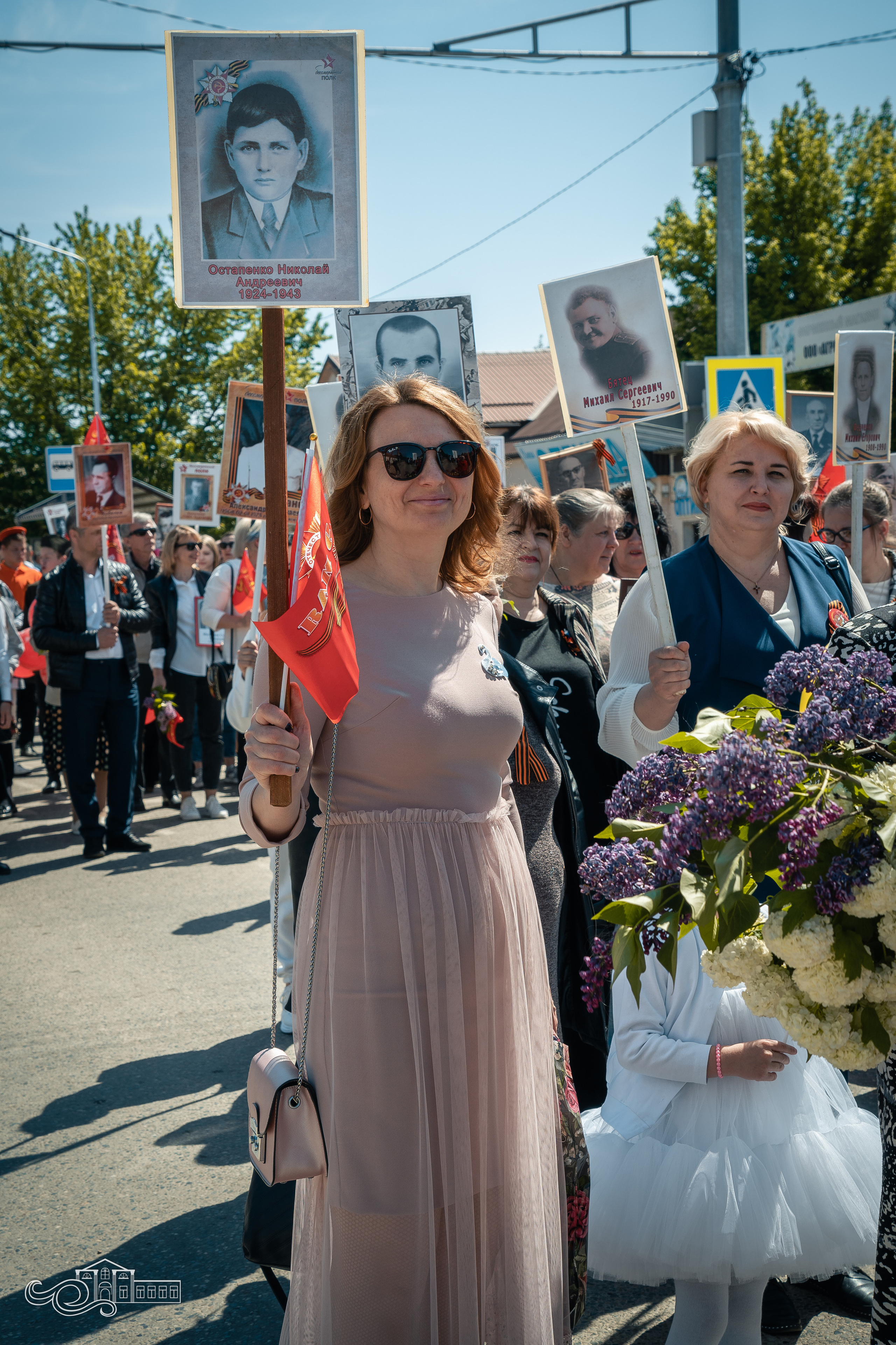 Бессмертный полк в Новотитаровской. Новотитаровский Дом культуры