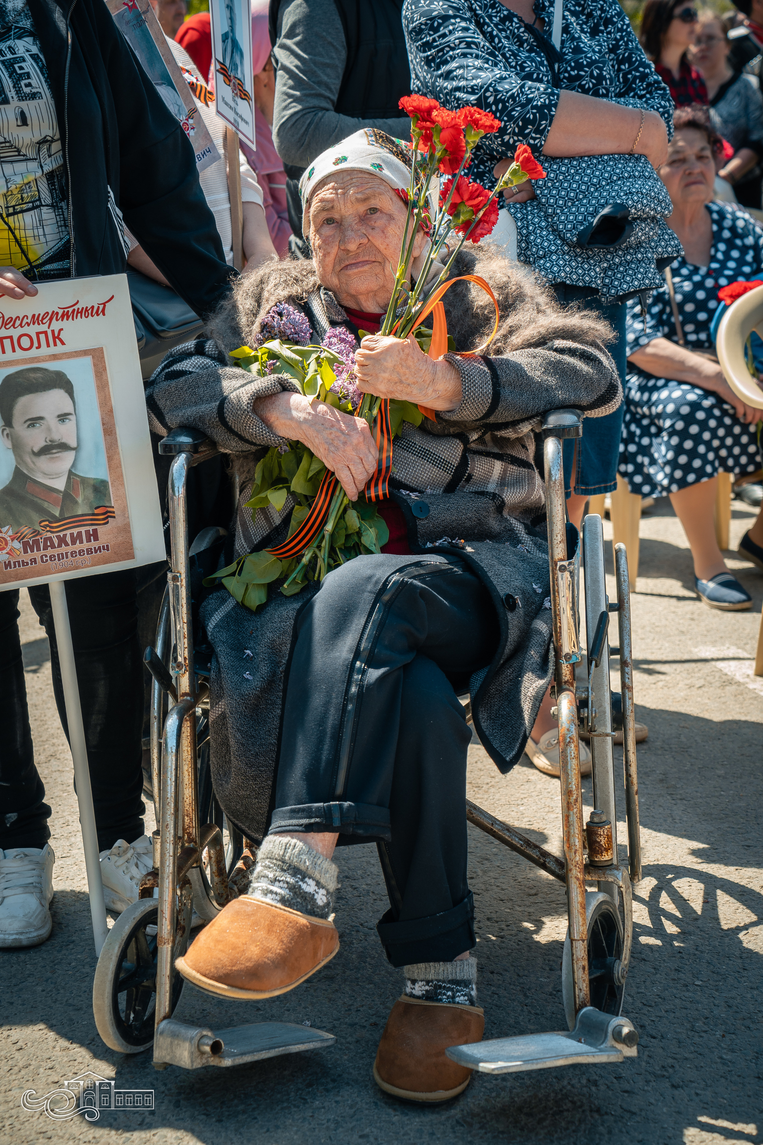 Бессмертный полк в Новотитаровской. Новотитаровский Дом культуры