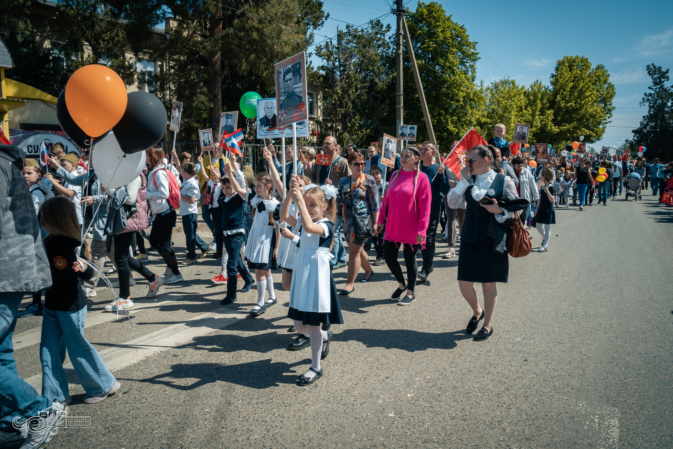 Бессмертный полк в Новотитаровской. Новотитаровский Дом культуры
