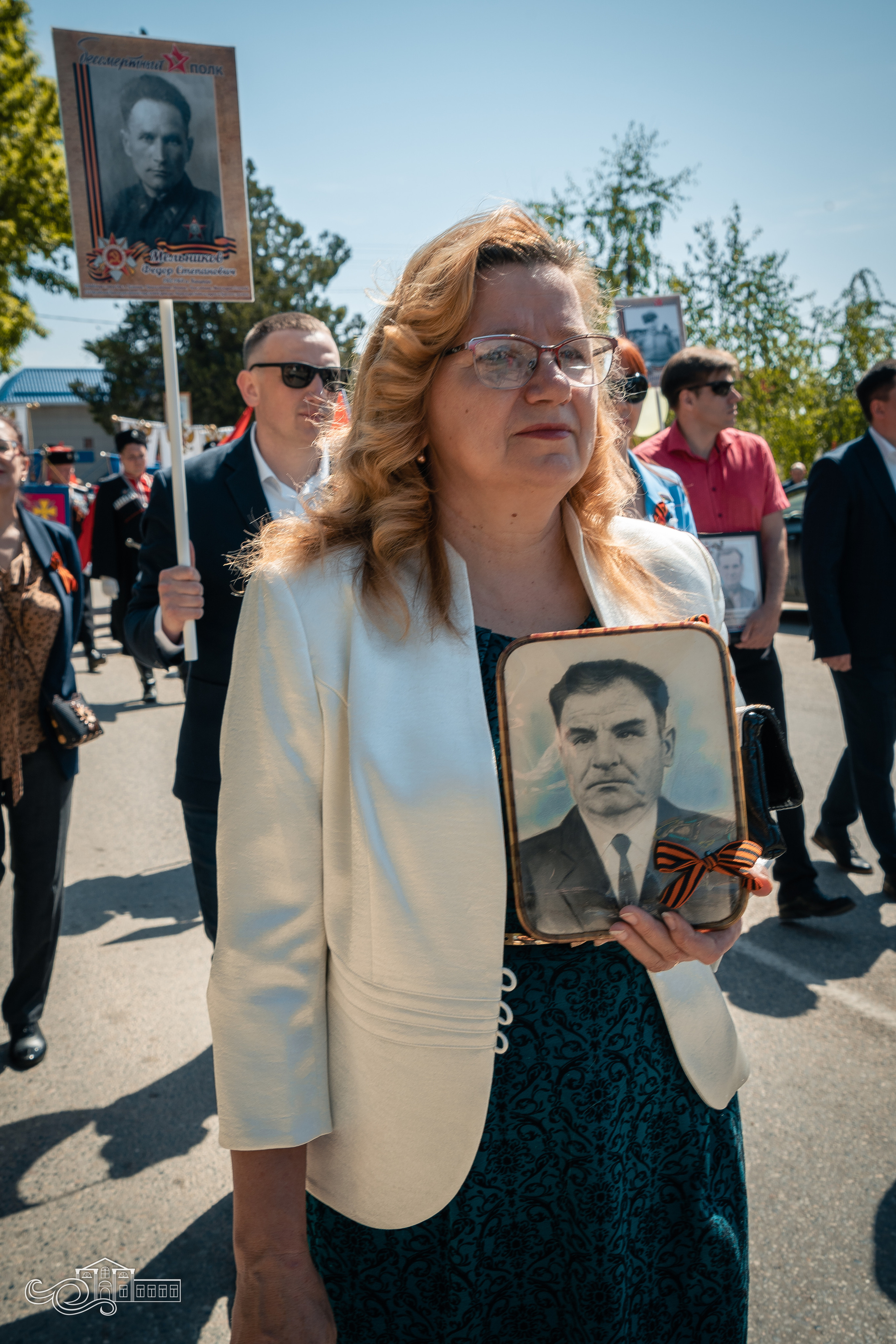 Бессмертный полк в Новотитаровской. Новотитаровский Дом культуры