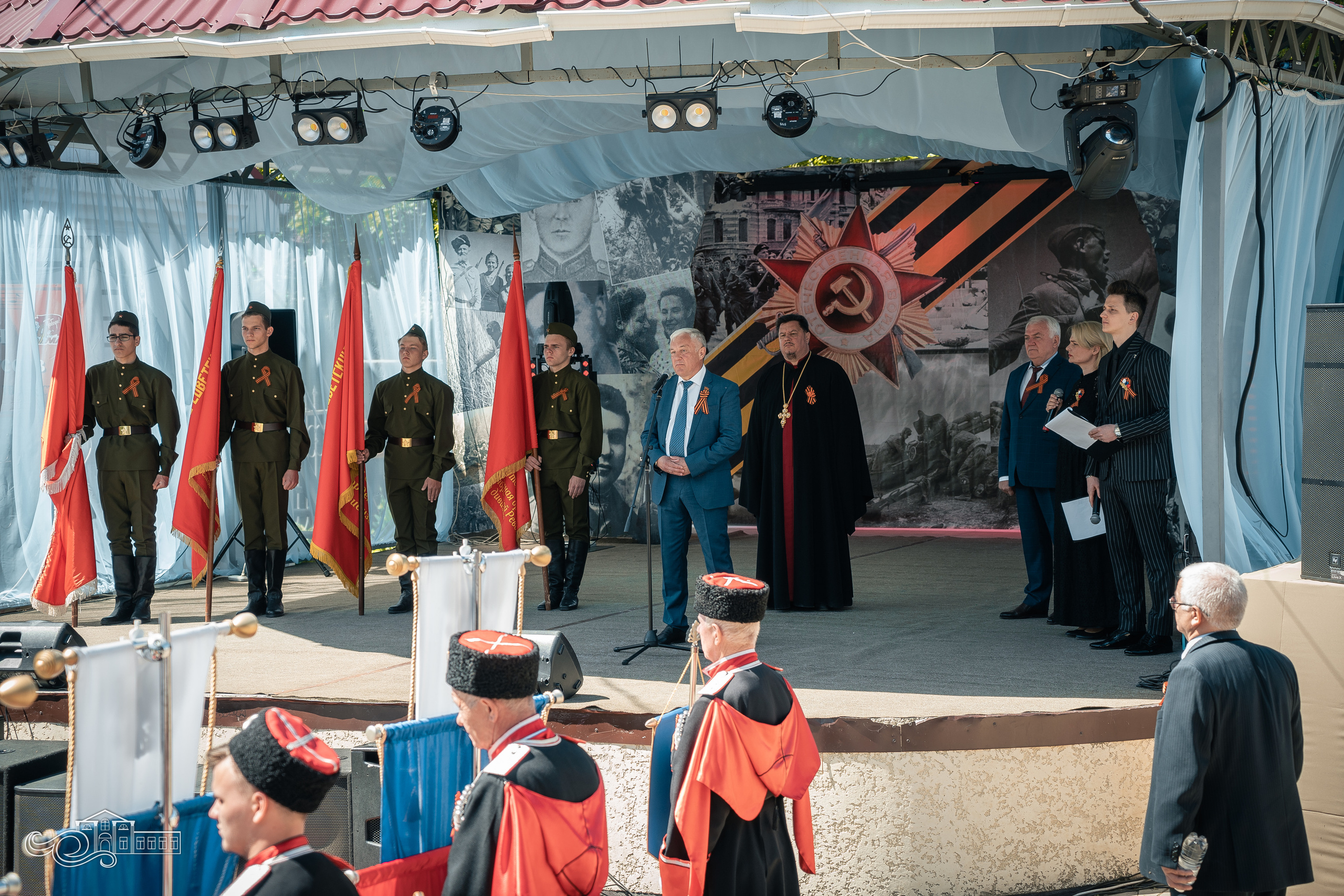 Бессмертный полк в Новотитаровской. Новотитаровский Дом культуры