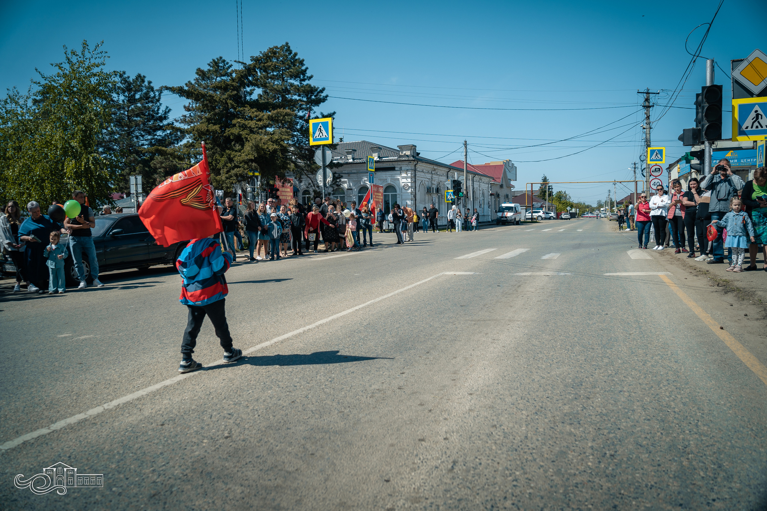 Бессмертный полк в Новотитаровской. Новотитаровский Дом культуры