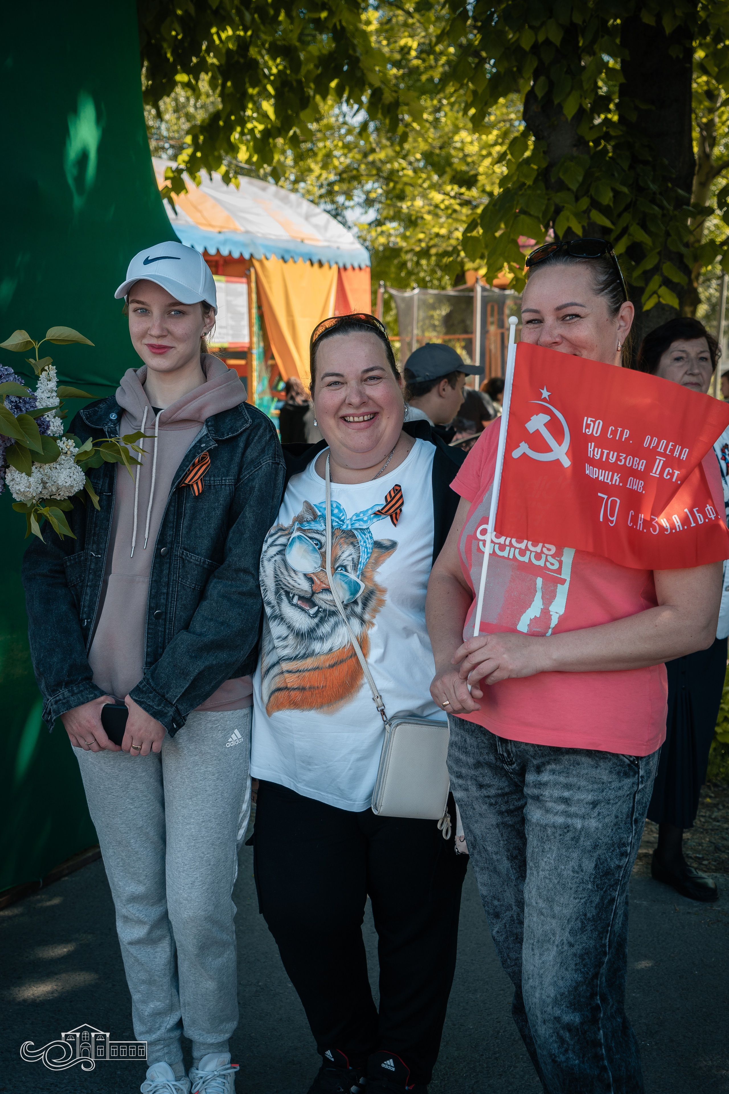 Бессмертный полк в Новотитаровской. Новотитаровский Дом культуры