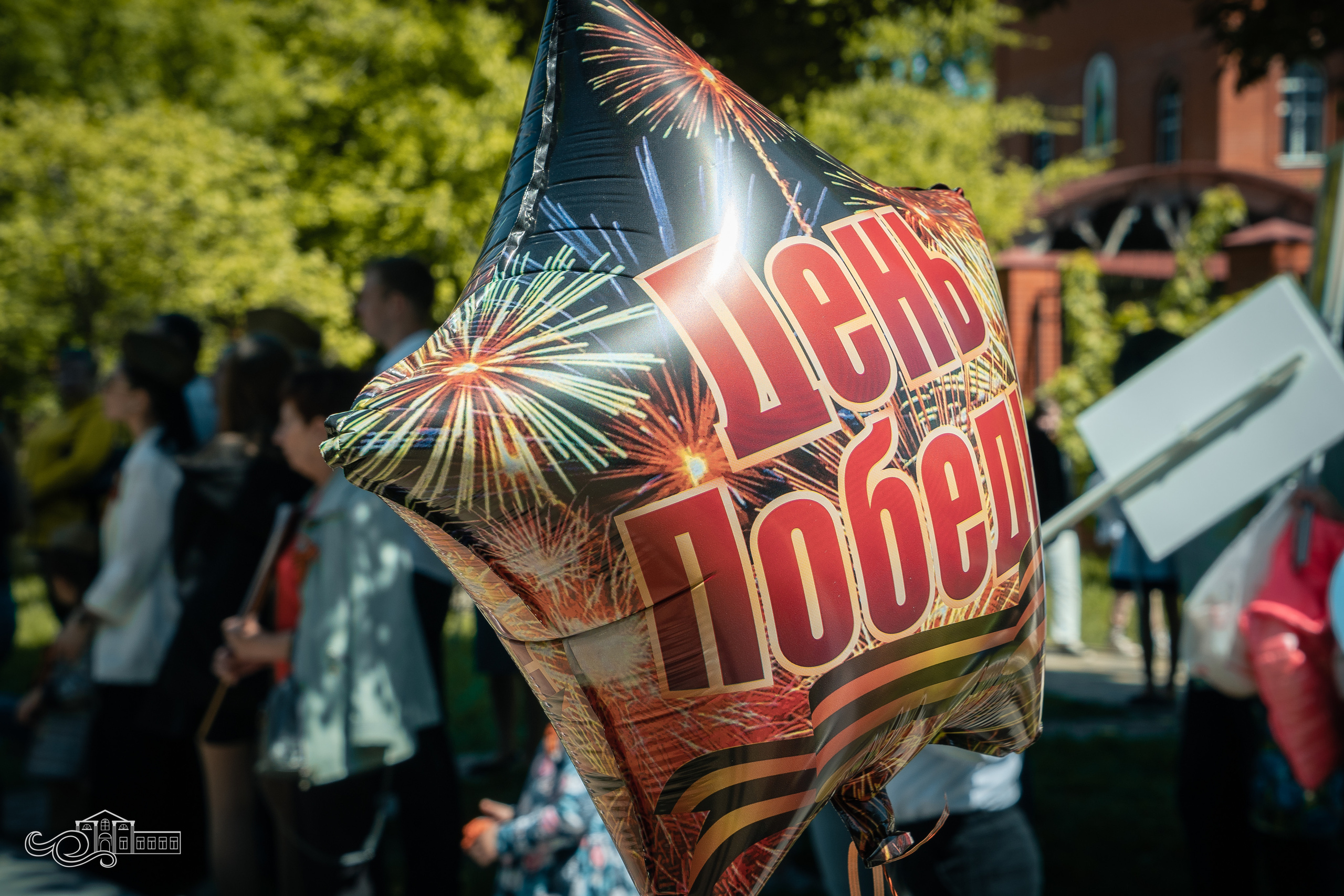 Бессмертный полк в Новотитаровской. Новотитаровский Дом культуры