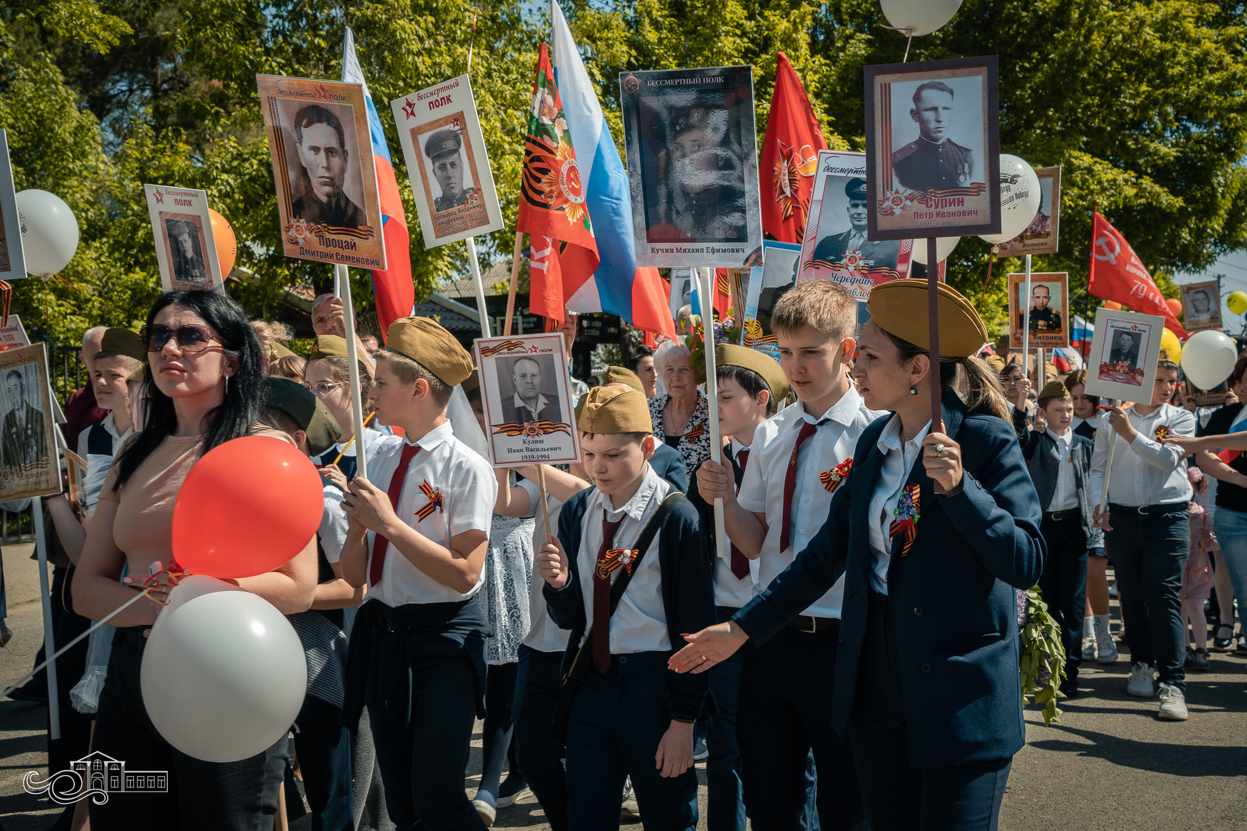 Бессмертный полк в Новотитаровской. Новотитаровский Дом культуры
