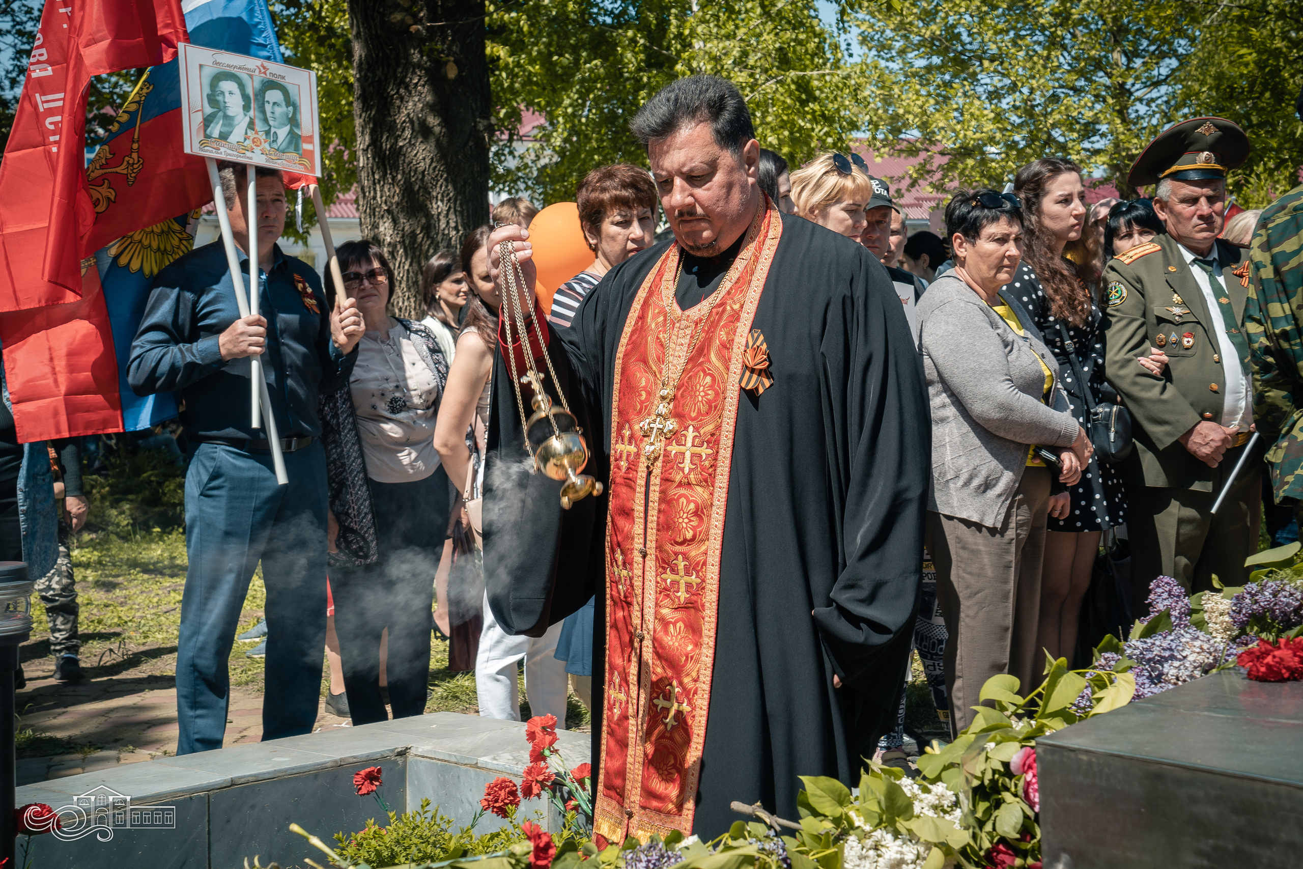 Бессмертный полк в Новотитаровской. Новотитаровский Дом культуры