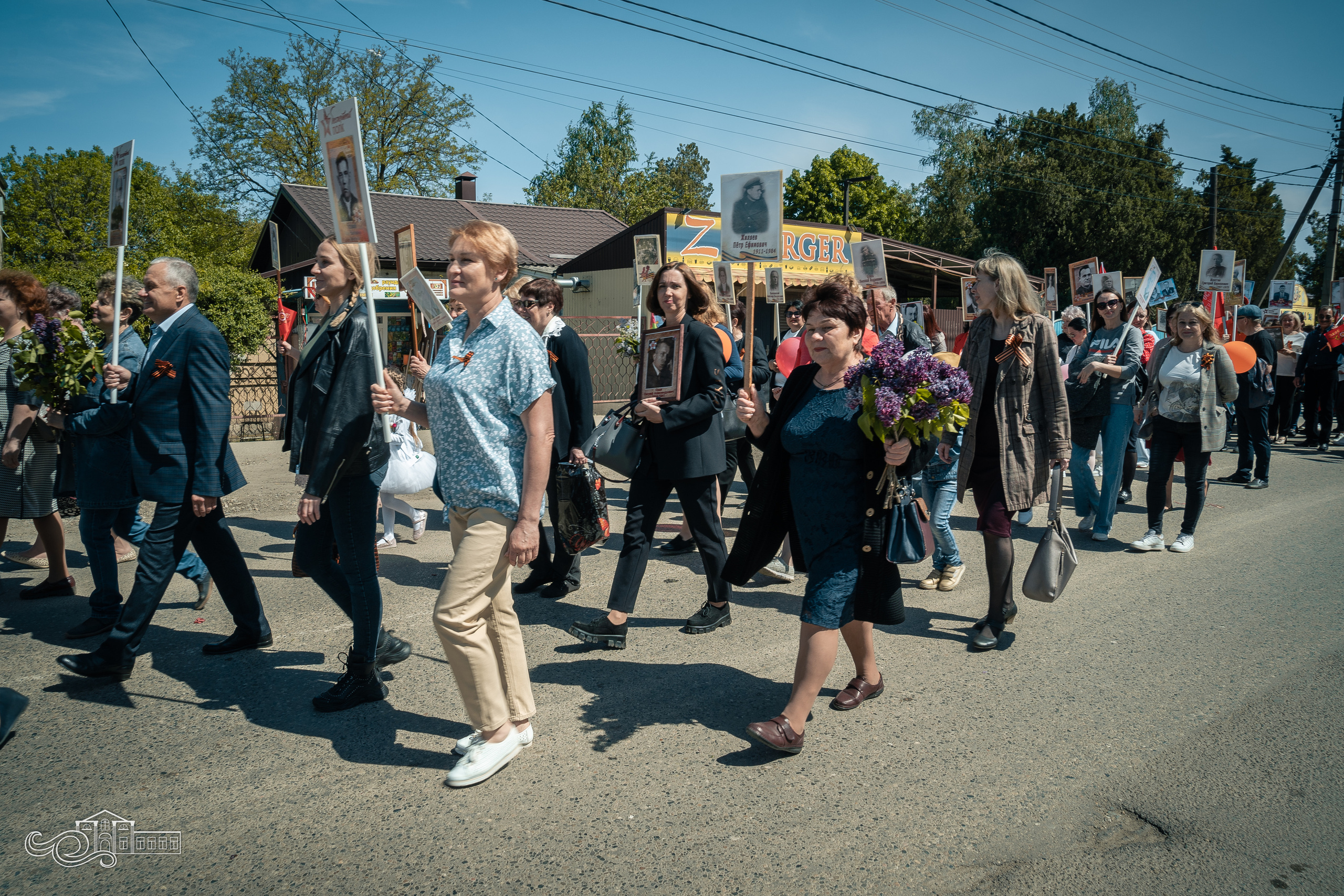 Бессмертный полк в Новотитаровской. Новотитаровский Дом культуры