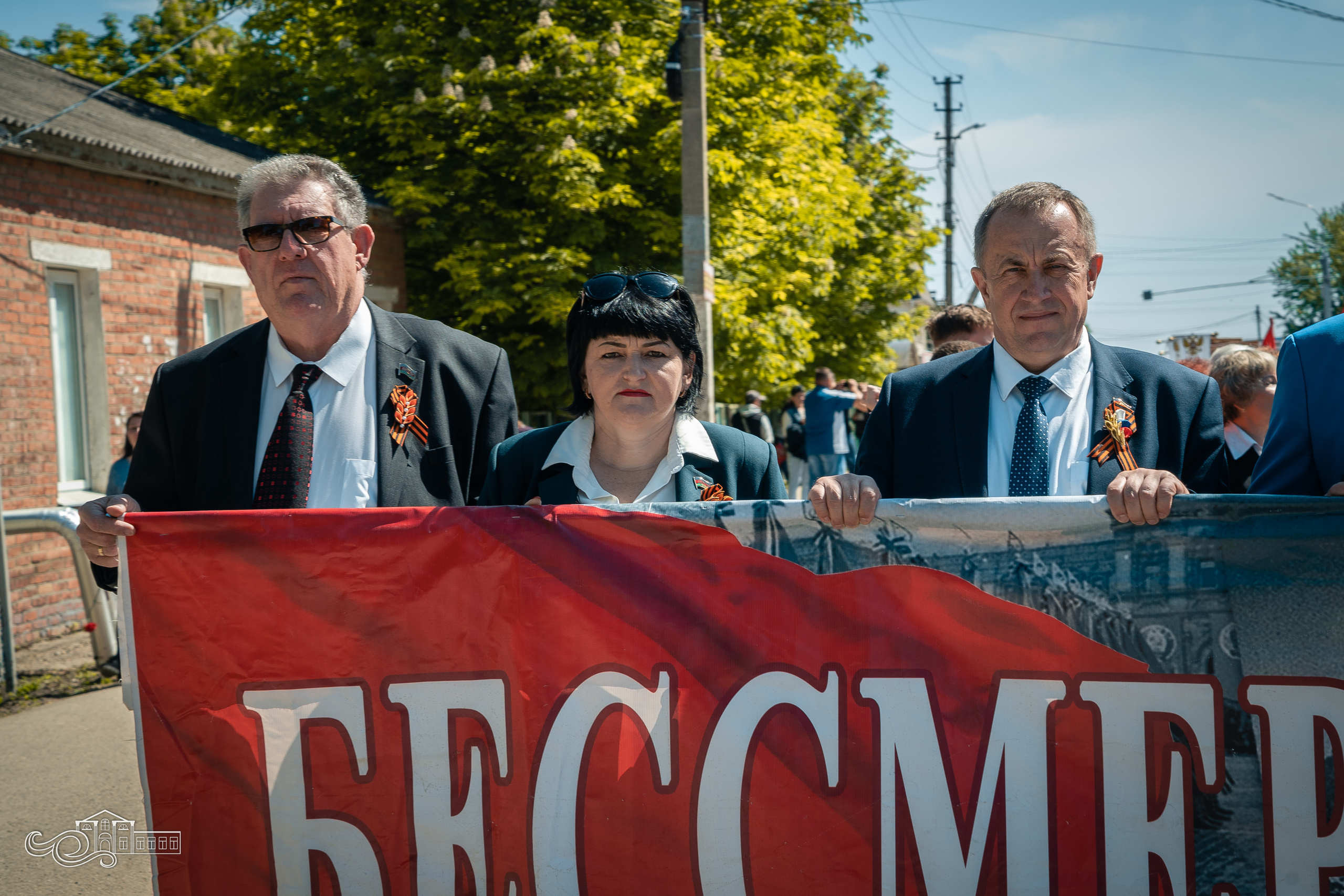 Бессмертный полк в Новотитаровской. Новотитаровский Дом культуры