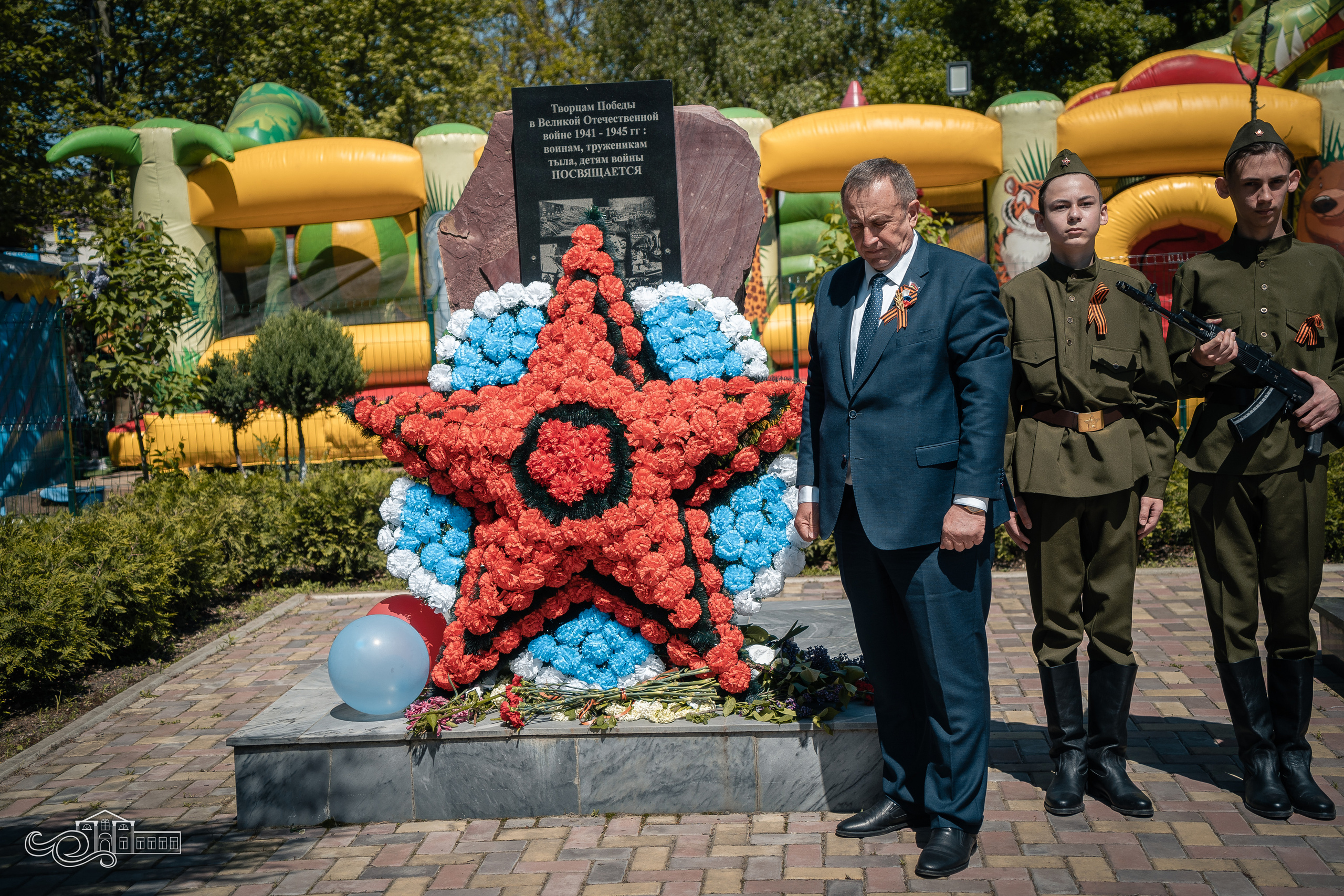 Бессмертный полк в Новотитаровской. Новотитаровский Дом культуры