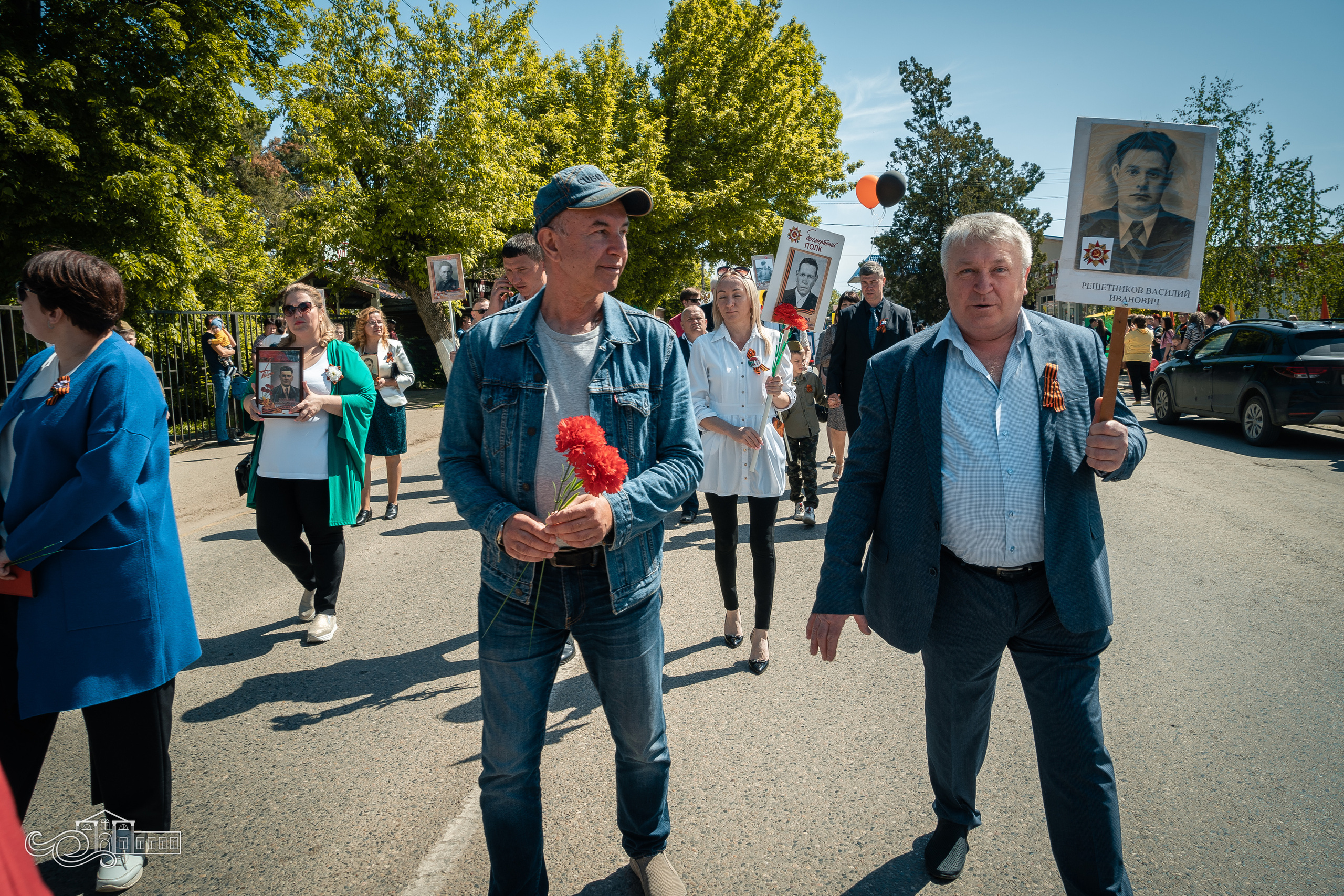 Бессмертный полк в Новотитаровской. Новотитаровский Дом культуры