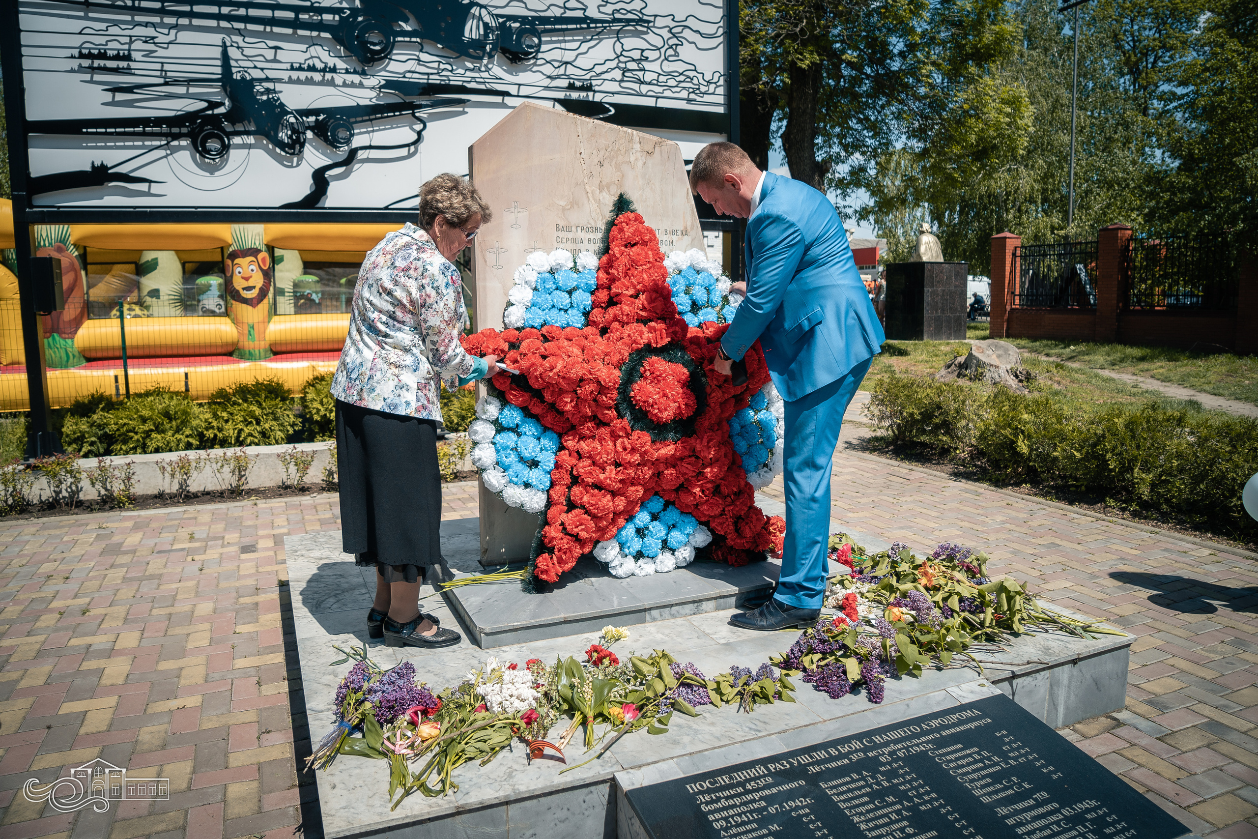 Бессмертный полк в Новотитаровской. Новотитаровский Дом культуры