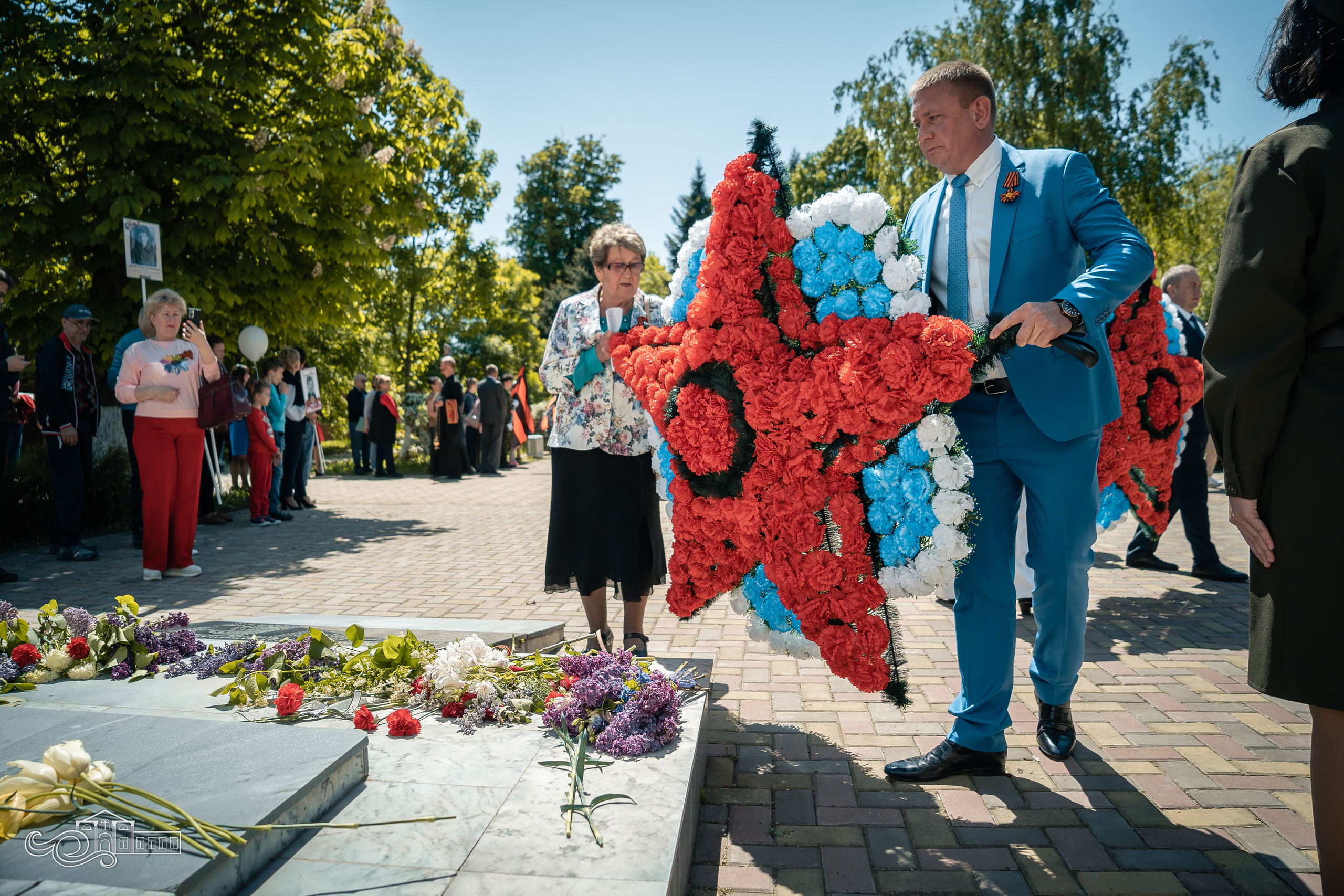 Бессмертный полк в Новотитаровской. Новотитаровский Дом культуры