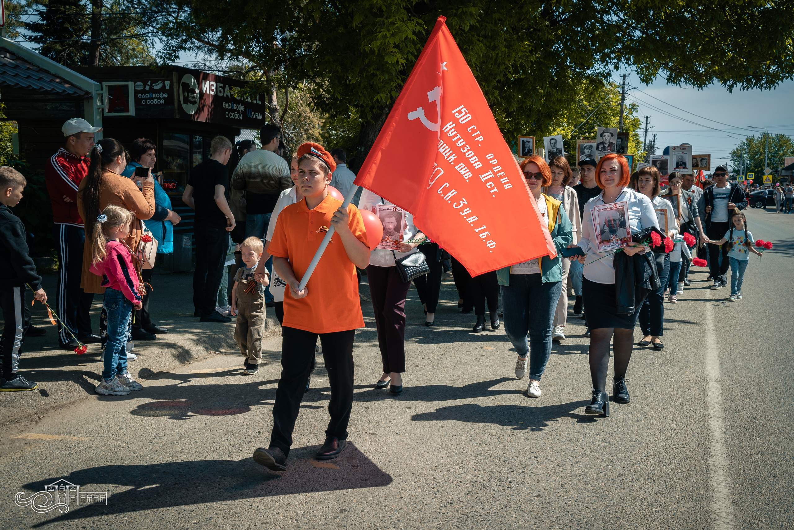 Бессмертный полк в Новотитаровской. Новотитаровский Дом культуры