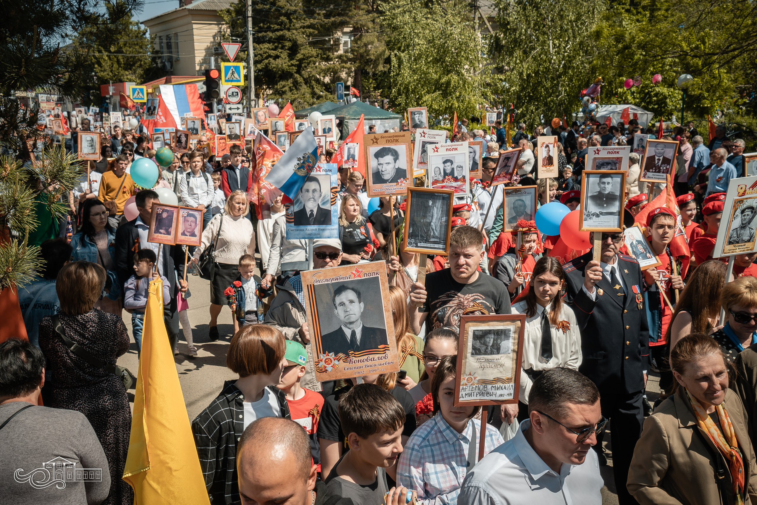 Бессмертный полк в Новотитаровской. Новотитаровский Дом культуры