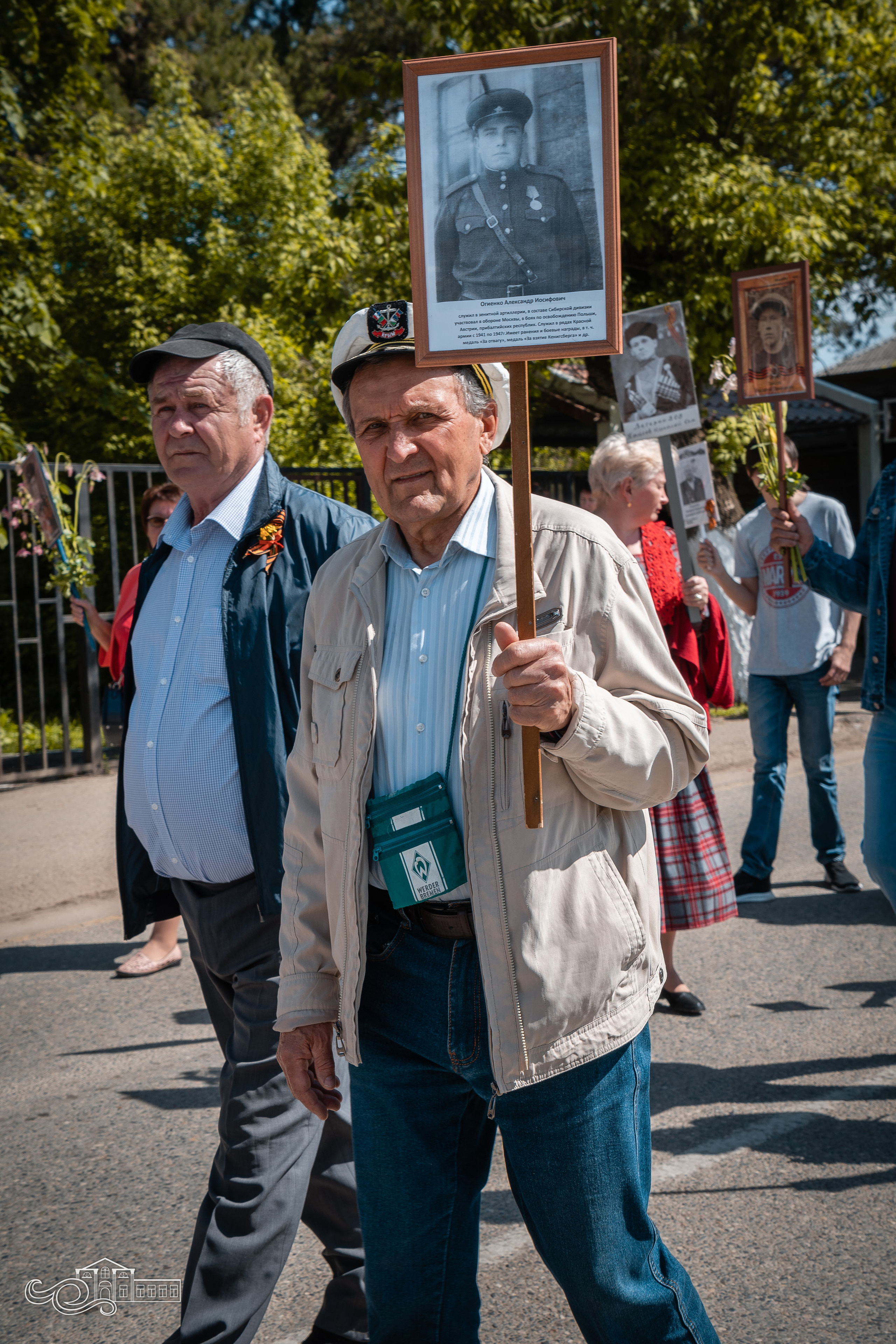 Бессмертный полк в Новотитаровской. Новотитаровский Дом культуры