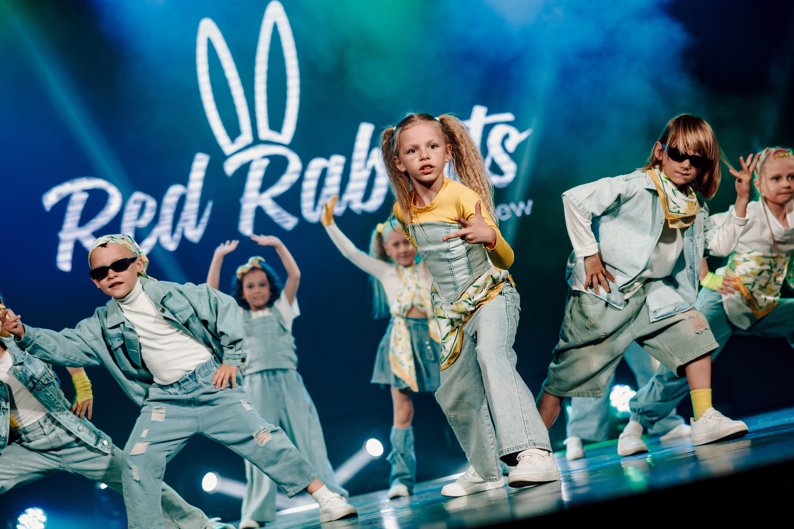 Отчётный концерт танцевальной школы «Red Rabbits» 2025. Лёшка Варзегов — фотограф