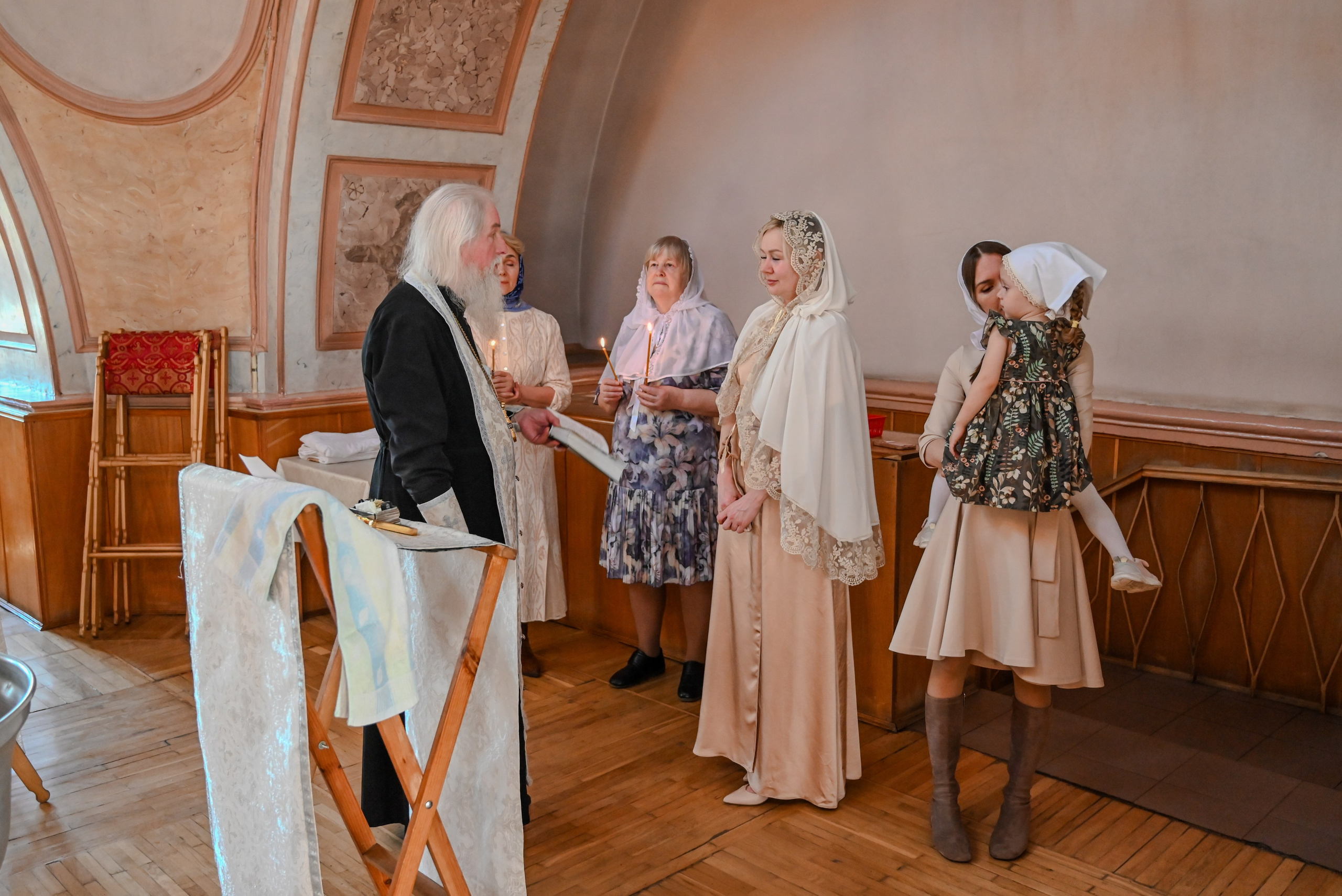 Крещение мама Анна. Семейный и детский фотограф Москва