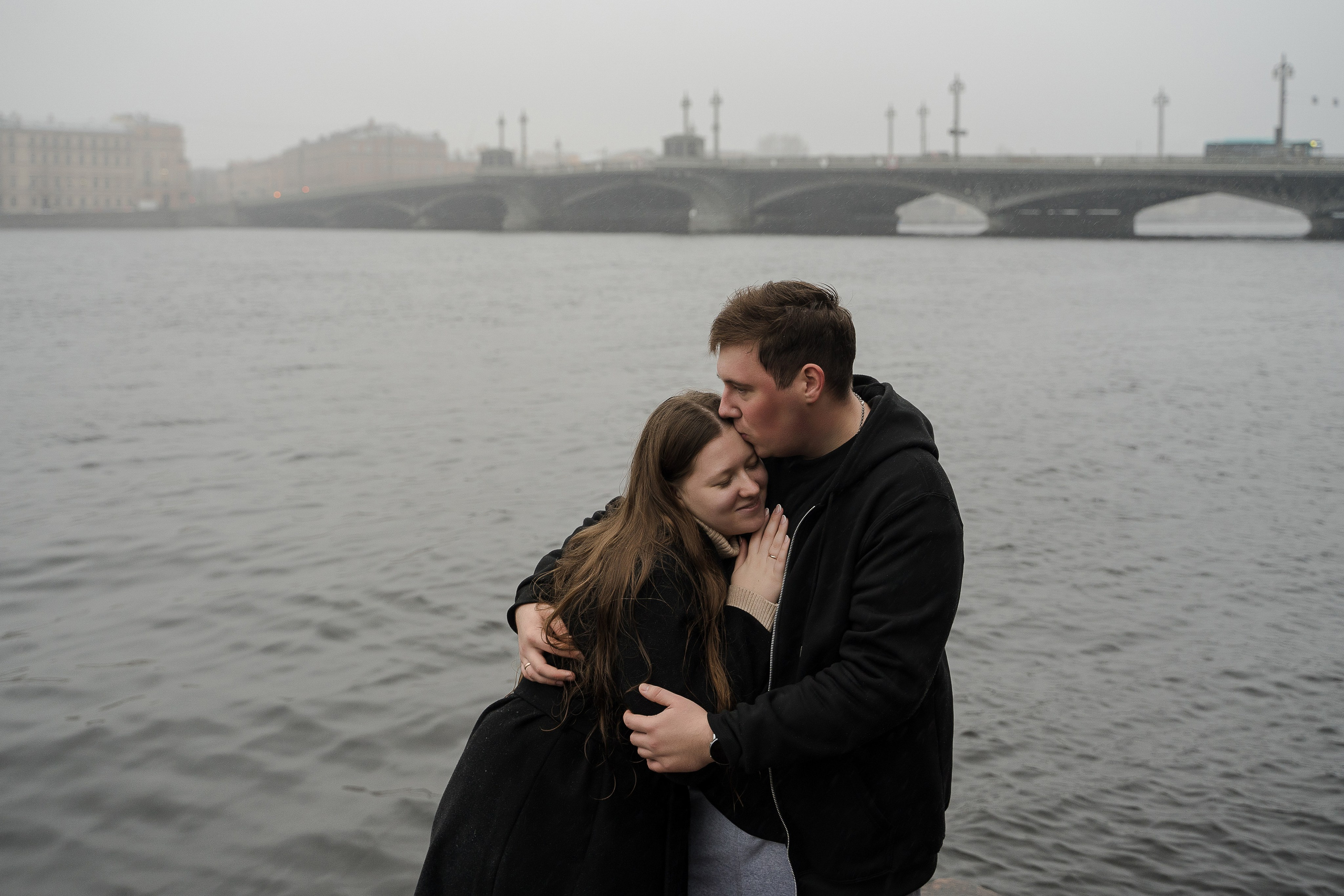 Дождь на набережной. Свадебный и семейный фотограф в Пушкине и Санкт-Петербурге Мария Филиппова