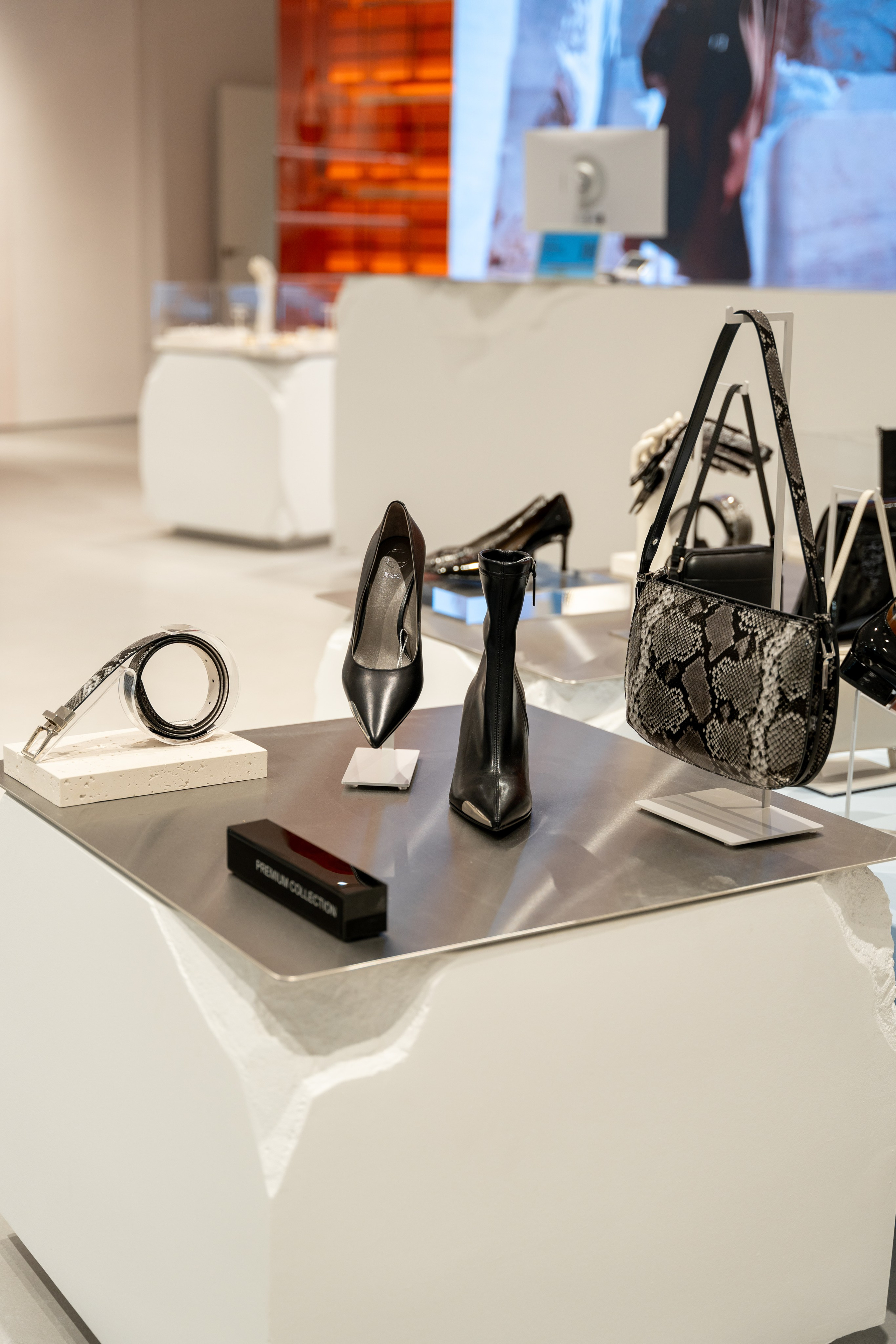 Интерьерная фотосъемка магазина Ekonika в Краснодаре — обувной бренд Профессиональная фотосъемка Ekonika — фирменный магазин в Краснодаре. Шедевры для Вас! Фотограф и Видеограф в Краснодаре Пахиев Руслан