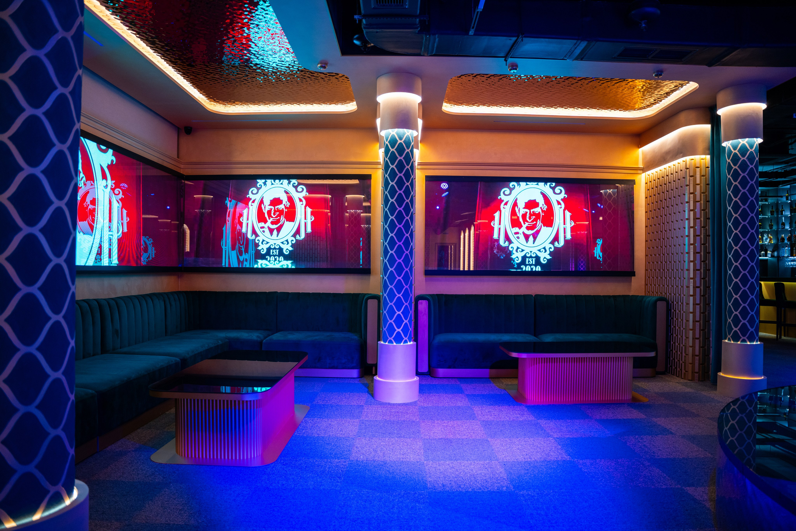 Фотосъемка интерьера стриптиз-клуба Hefner — элитный клуб Краснодара. Интерьерная фотосъемка клуба Hefner в Краснодаре — профессионально. Шедевры для Вас! Фотограф и Видеограф в Краснодаре Пахиев Руслан