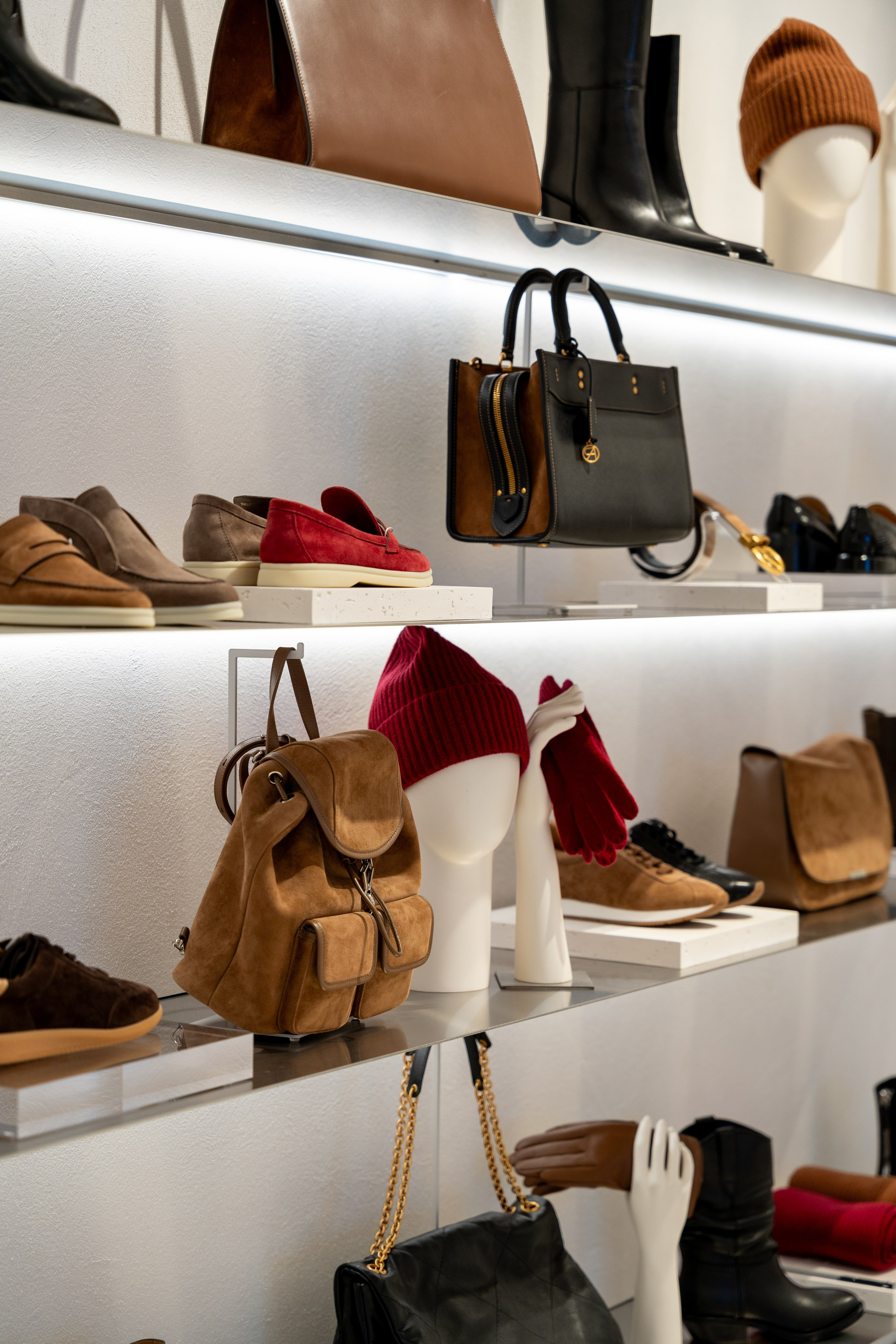 Интерьерная фотосъемка магазина Ekonika в Краснодаре — обувной бренд Профессиональная фотосъемка Ekonika — фирменный магазин в Краснодаре. Шедевры для Вас! Фотограф и Видеограф в Краснодаре Пахиев Руслан