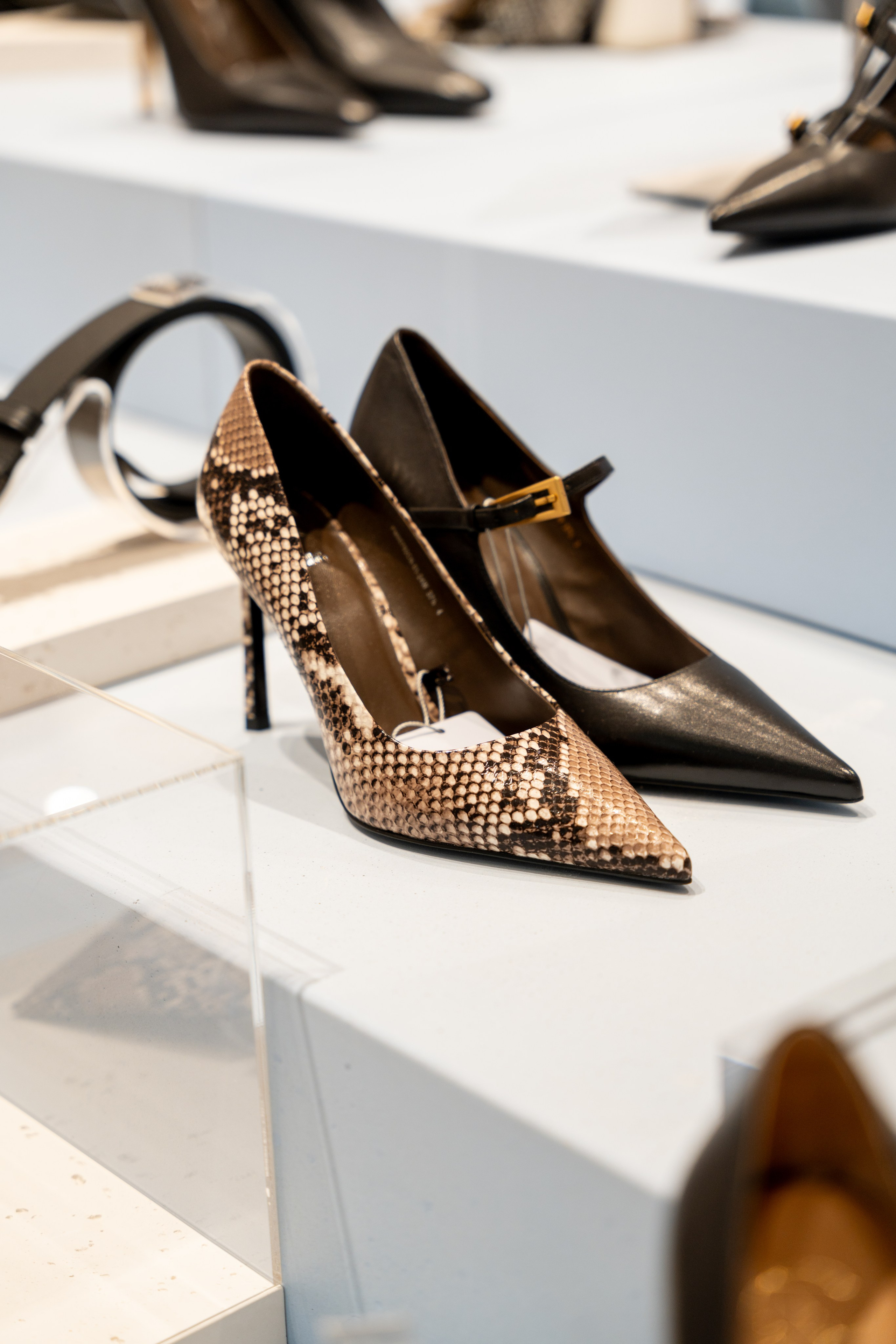 Интерьерная фотосъемка магазина Ekonika в Краснодаре — обувной бренд Профессиональная фотосъемка Ekonika — фирменный магазин в Краснодаре. Шедевры для Вас! Фотограф и Видеограф в Краснодаре Пахиев Руслан