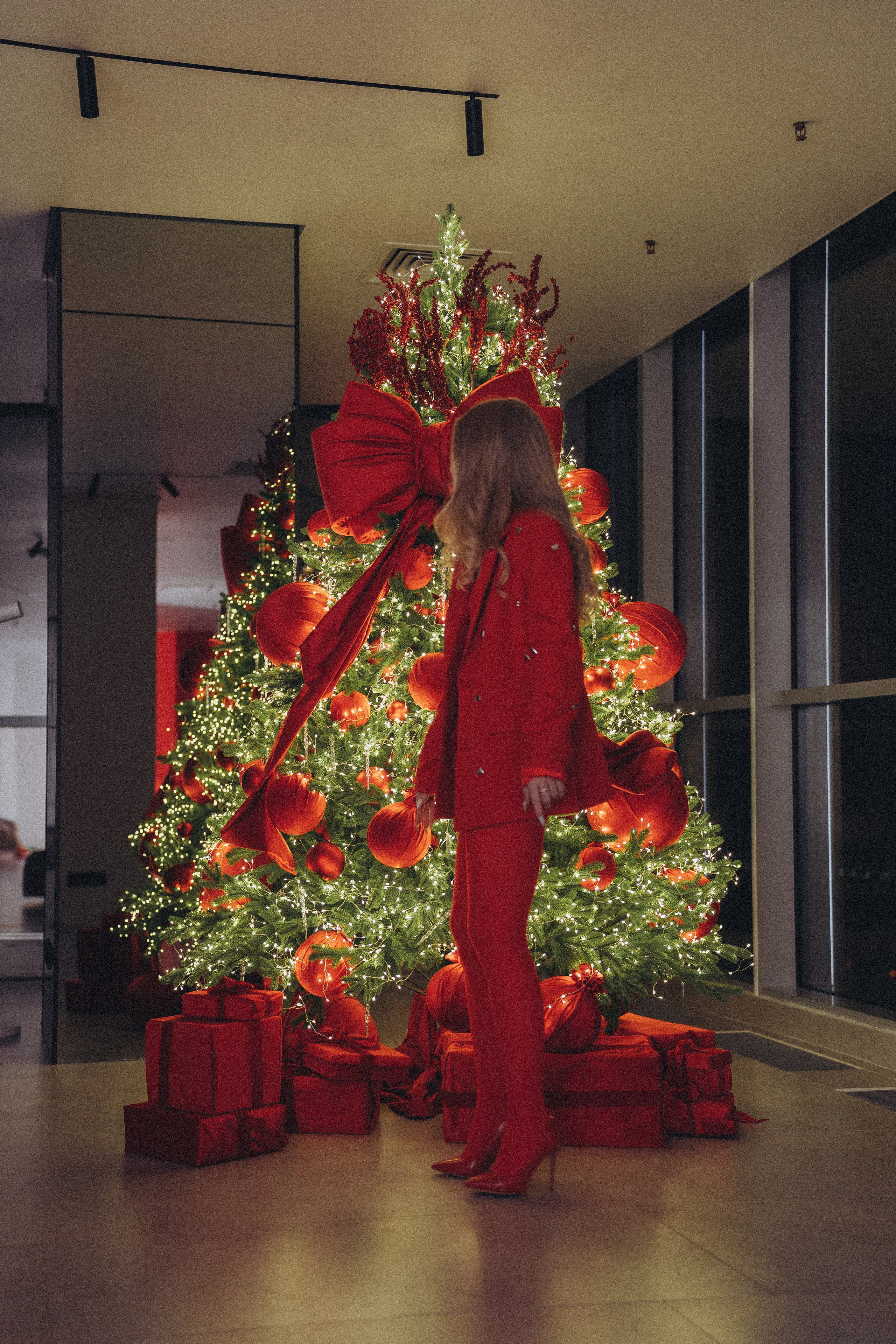 ФОТОСЕССИЯ К НОВОМУ ГОДУ В СТУДИИ С ЕЛОЧКОЙ КРАСИВЫЙ ОБРАЗ. Профессиональный фотограф, Санкт-Петербург — Виктория Богомолова