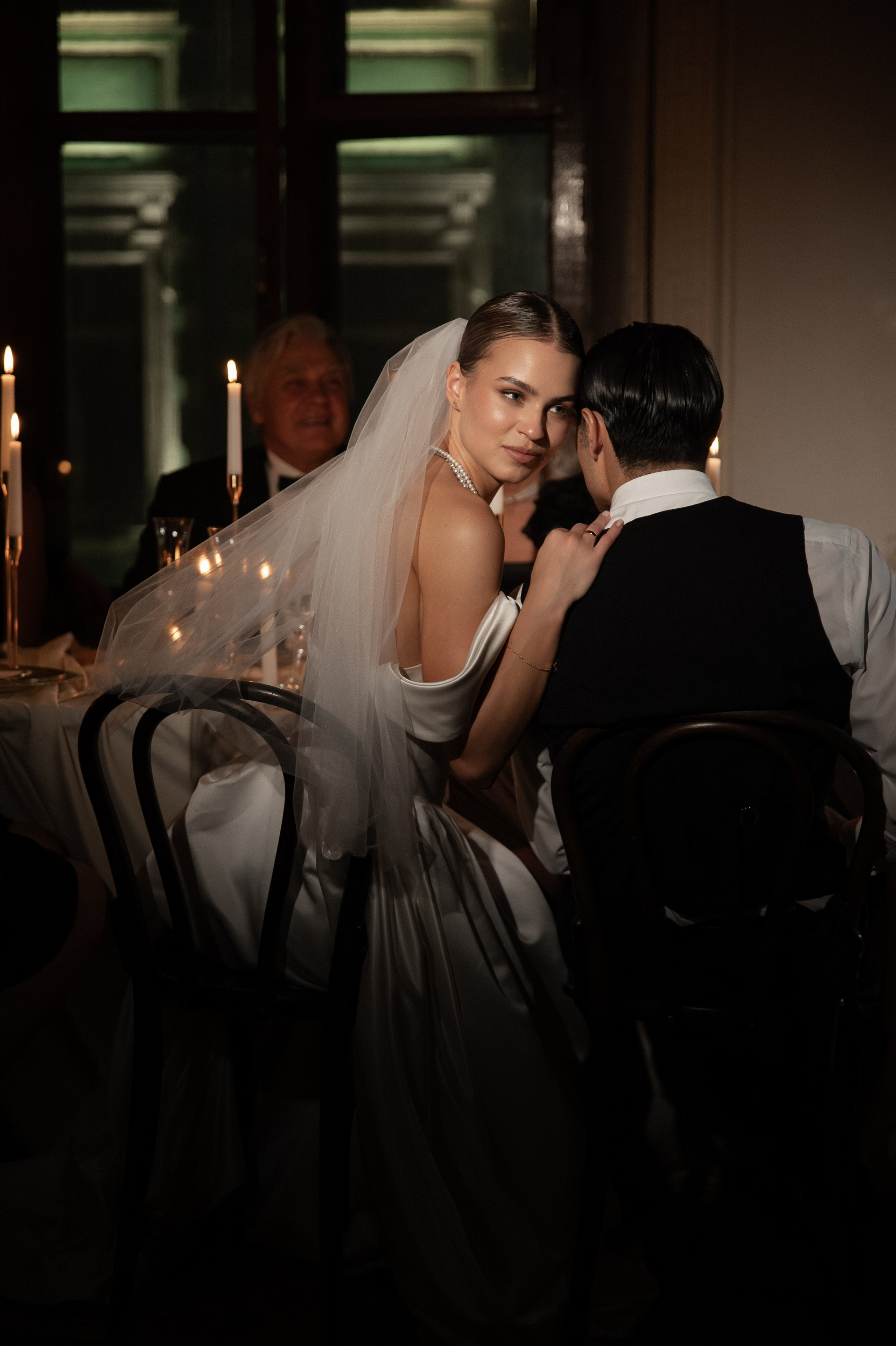 Камерный свадебный ужин при свечах в старинном особняке в фотостудии 21. Kult. Ярослава Ерина — свадебный фотограф в Москве