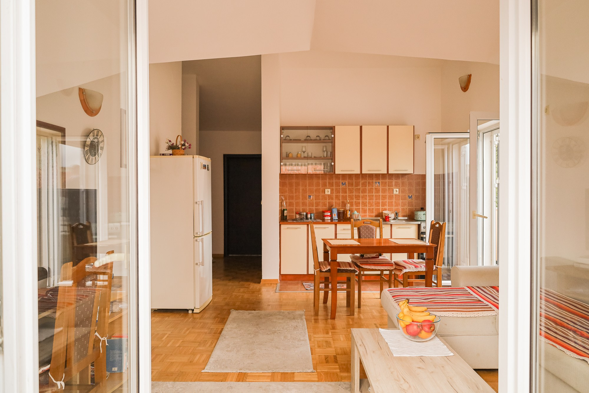 Private aparts for sale. Fotograf u Crnoj Gori-porodično fotografisanje sa djecom, lovestory, nekretnine