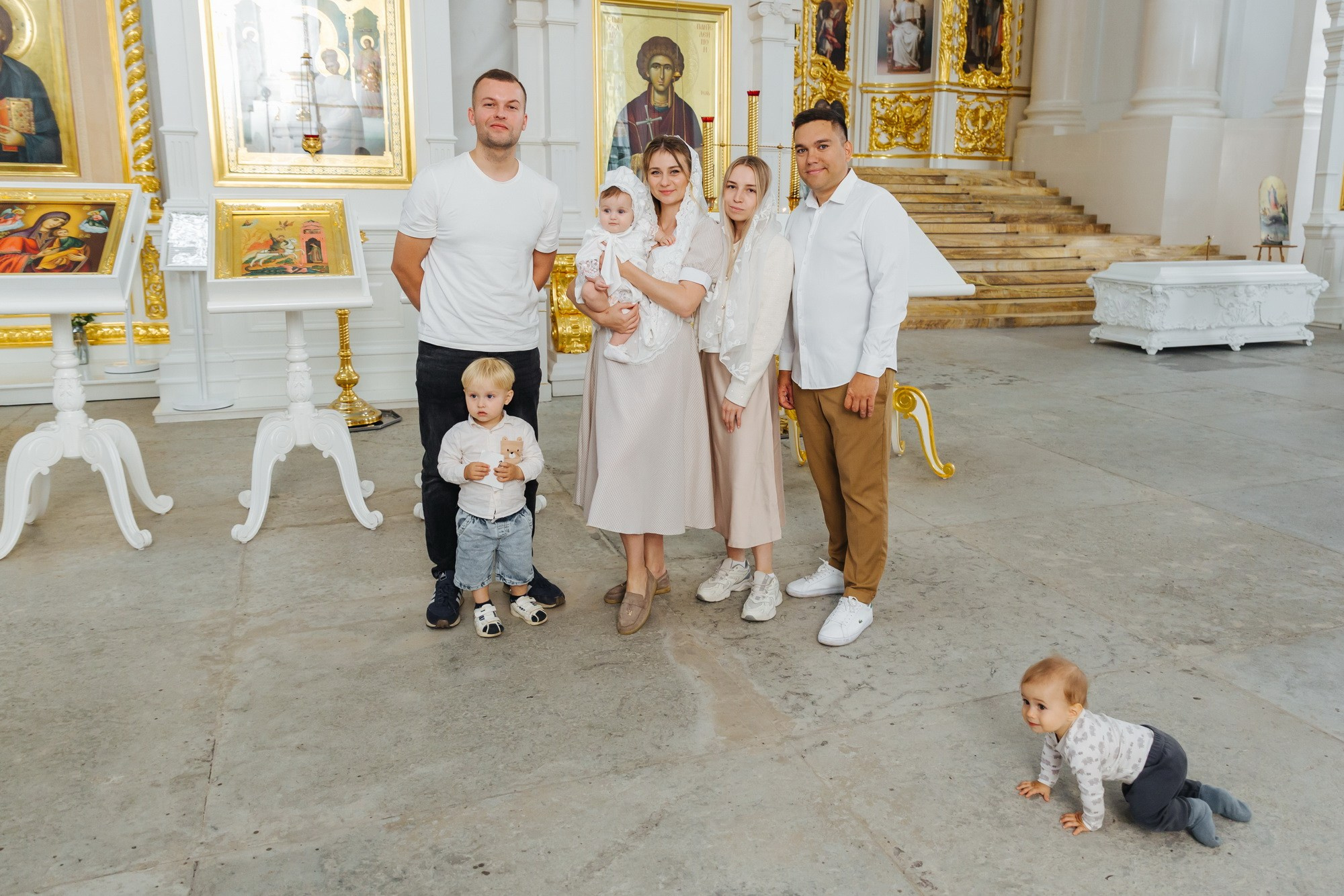 Смольный собор крещение сколько стоит, где провести крещение спб, душевный батюшка смольный собор, цена крестин, где покреститься взрослому