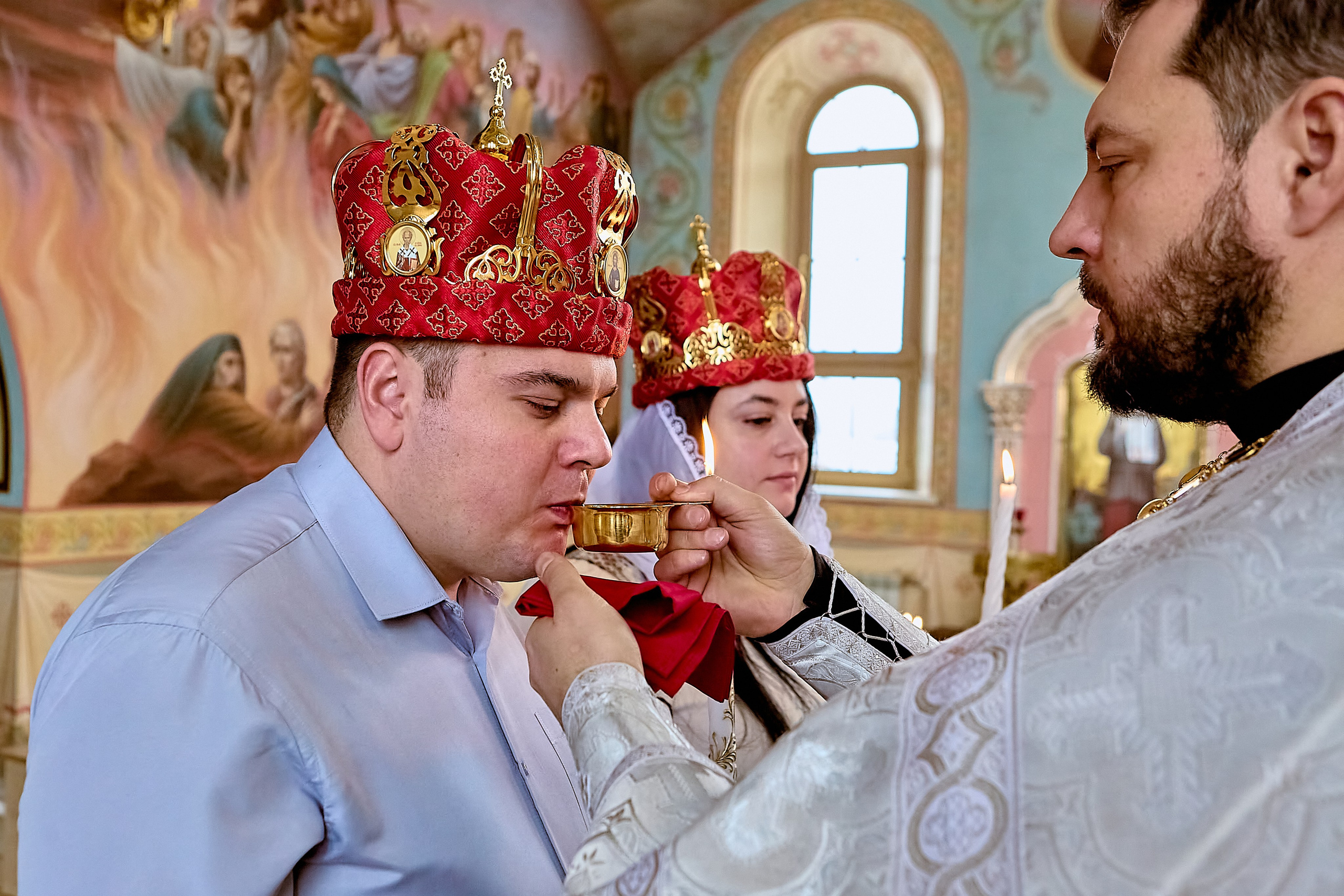 Интересные кадры таинства Венчания в фотосессии Николая Голованова