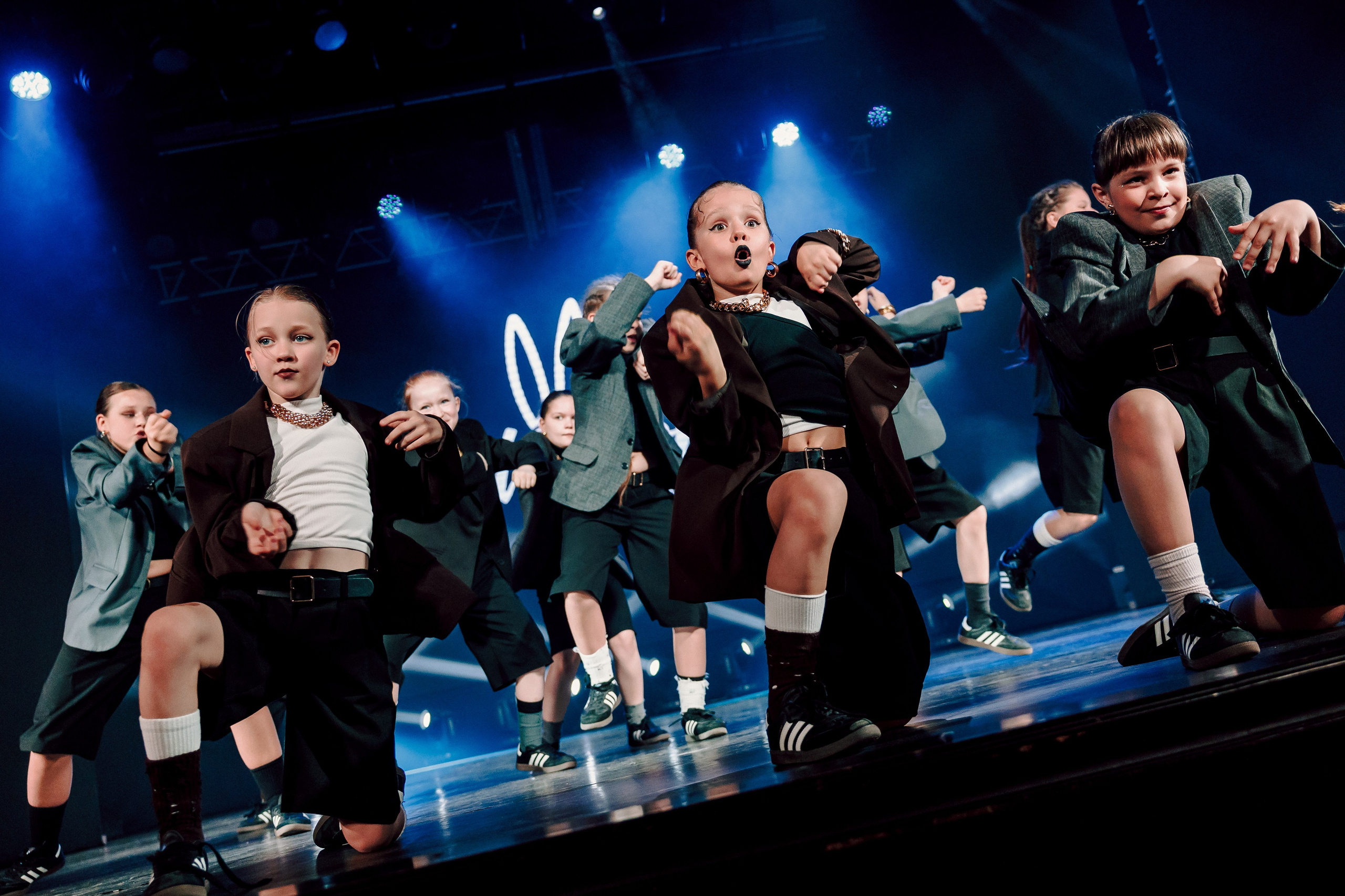 Отчётный концерт танцевальной школы «Red Rabbits» 2025. Лёшка Варзегов — фотограф