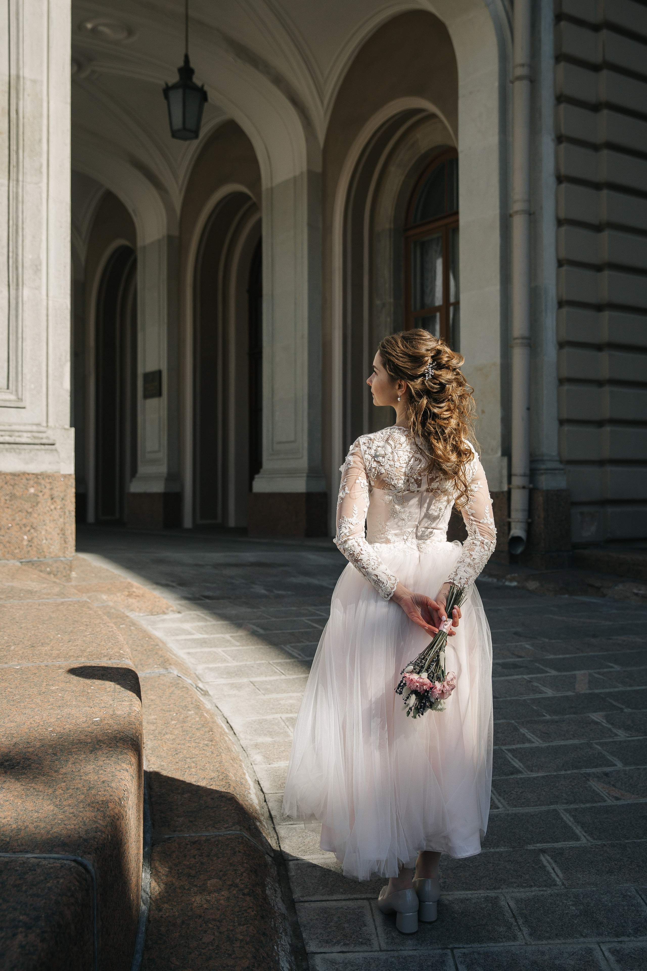 МАЙ | Дворец № 1, Атланты, Эрмитажный дворик. Свадебный фотограф в Санкт-Петербурге Полина Корзухина