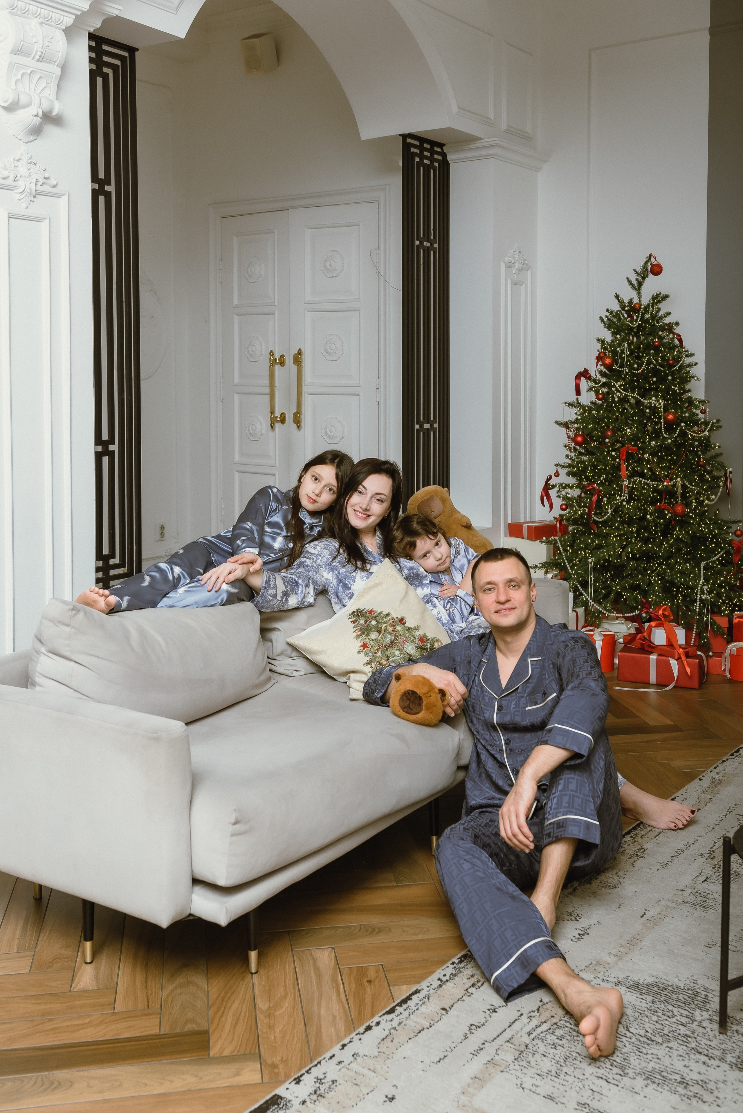 Семейная новогодняя 4 человека. КОНТЕНТ | БРЕНД фотограф Санкт-Петербург — Жанна Олтаржевская