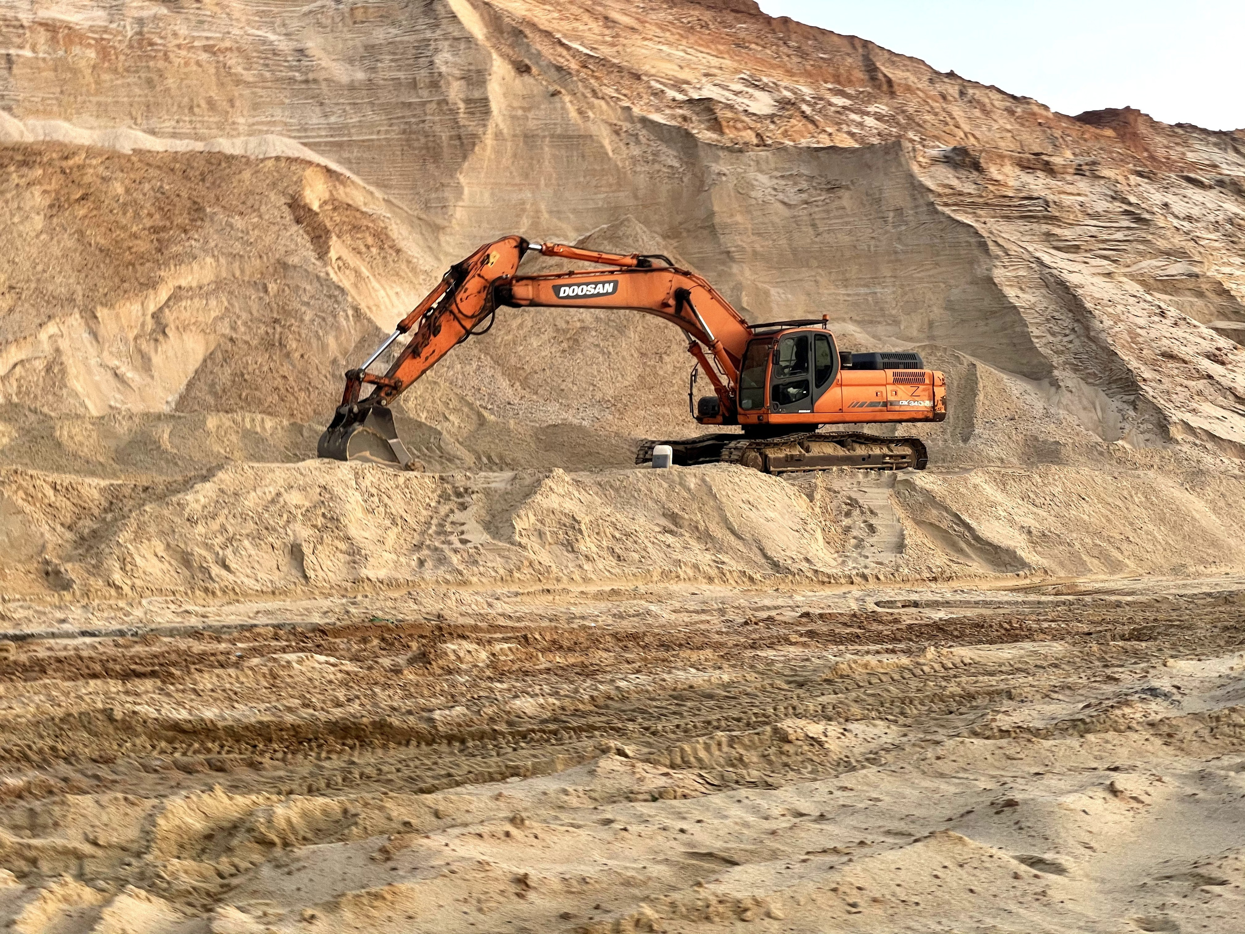 90 071 Экскаватор. ВИЗУАЛЬНЫЕ И ЗВУКОВЫЕ РЕШЕНИЯ ДЛЯ БИЗНЕСА И СЪЁМОК ТЕЛЕТЕЛА