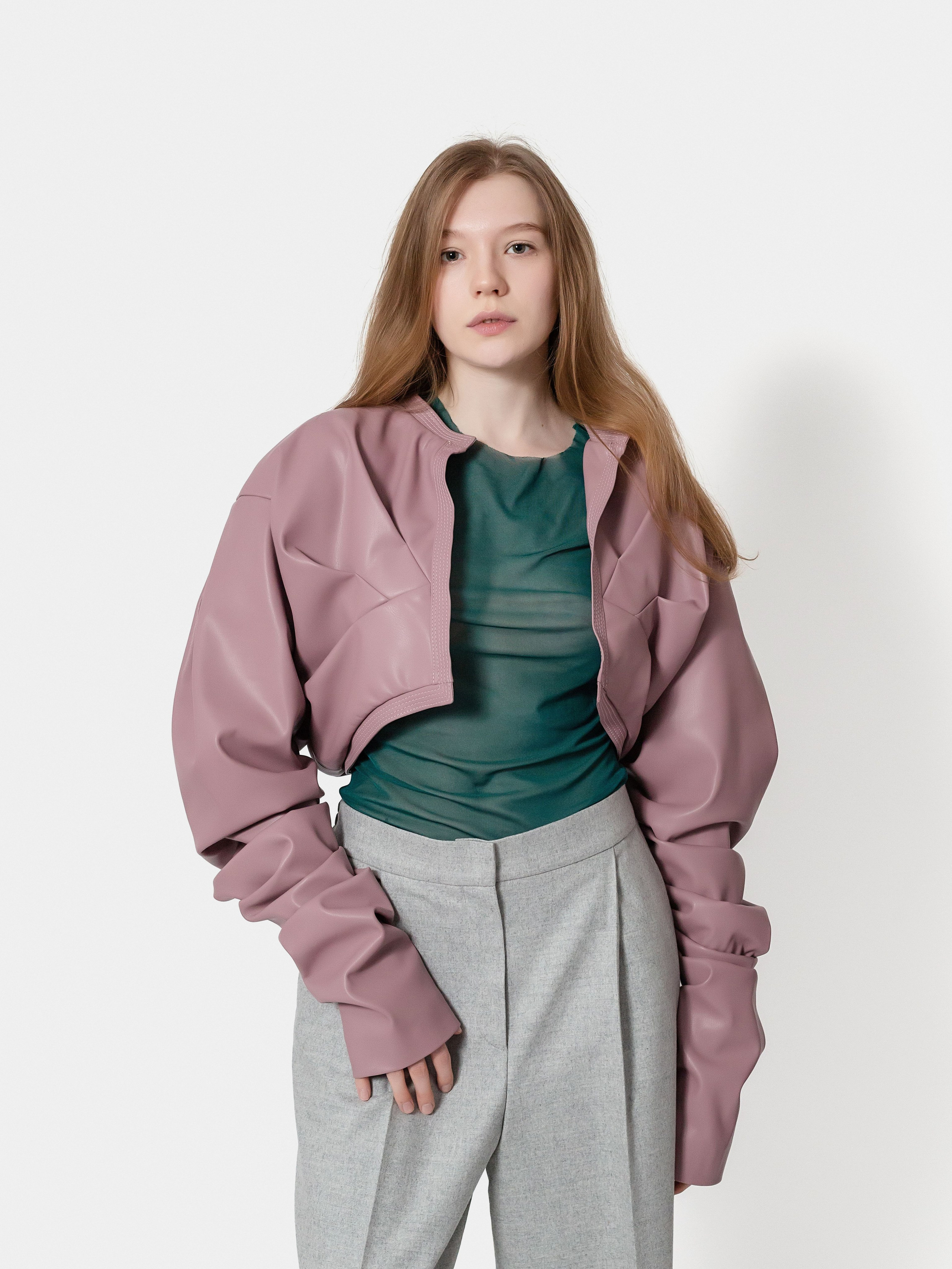 Фотосъемка с моделью на белом фоне. Коммерческий фотограф в Москве Павел Володин