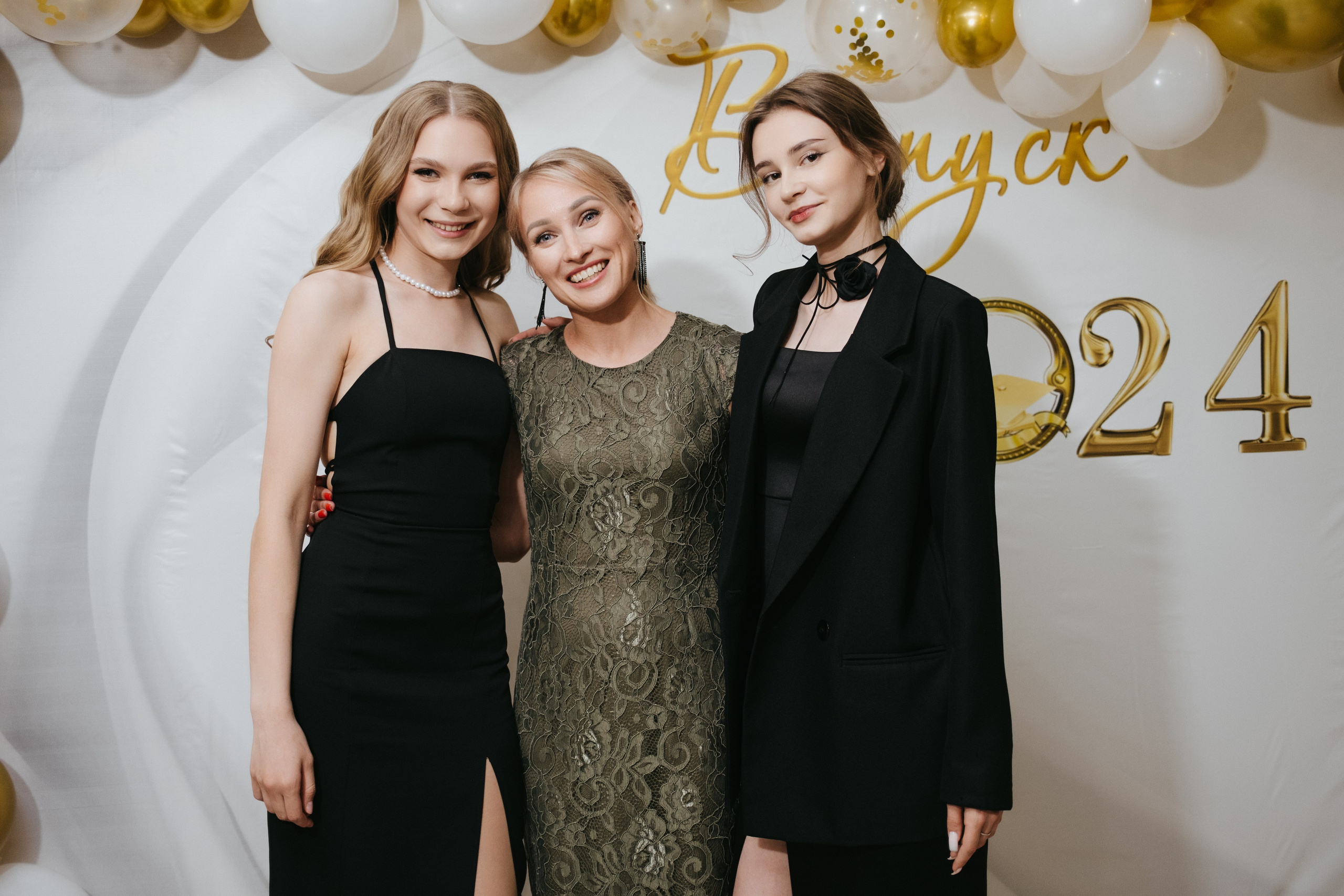 Выпускной 11 класс школы № 30. Свадебный и репортажной фотограф Денис Ожигин в Краснодаре и Краснодарском крае