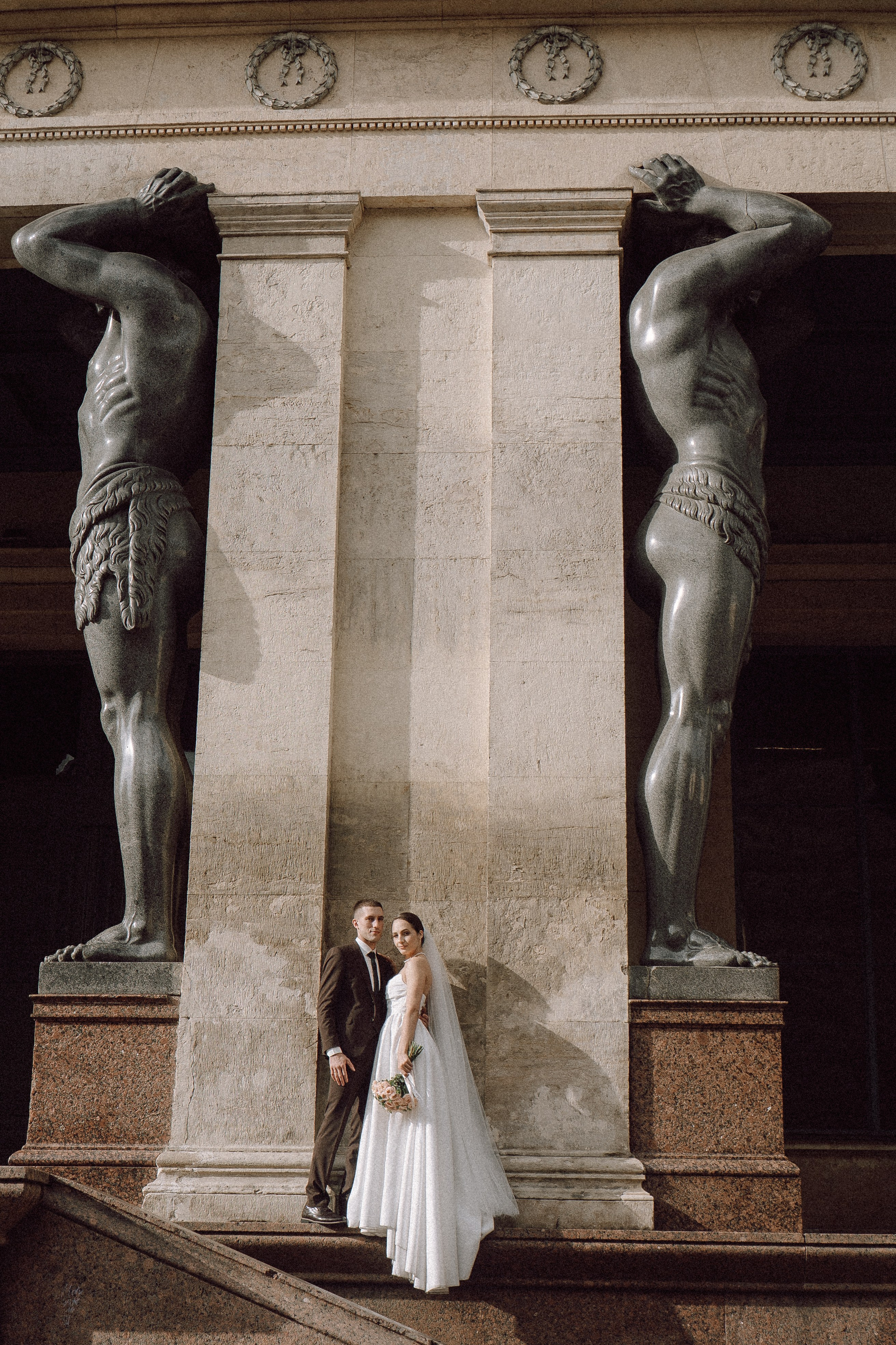 СВАДЕБНАЯ ПРОГУЛКА В САНТК-ПЕТЕРБУРГЕ (ИСАКИЕВСКИЙ СОБОР, ЗИМНЯЯ КАНАВКА, ЭРМИТАЖ И БОЛЬШАЯ МОРСКАЯ УЛИЦА). Профессиональный фотограф, Санкт-Петербург — Виктория Богомолова