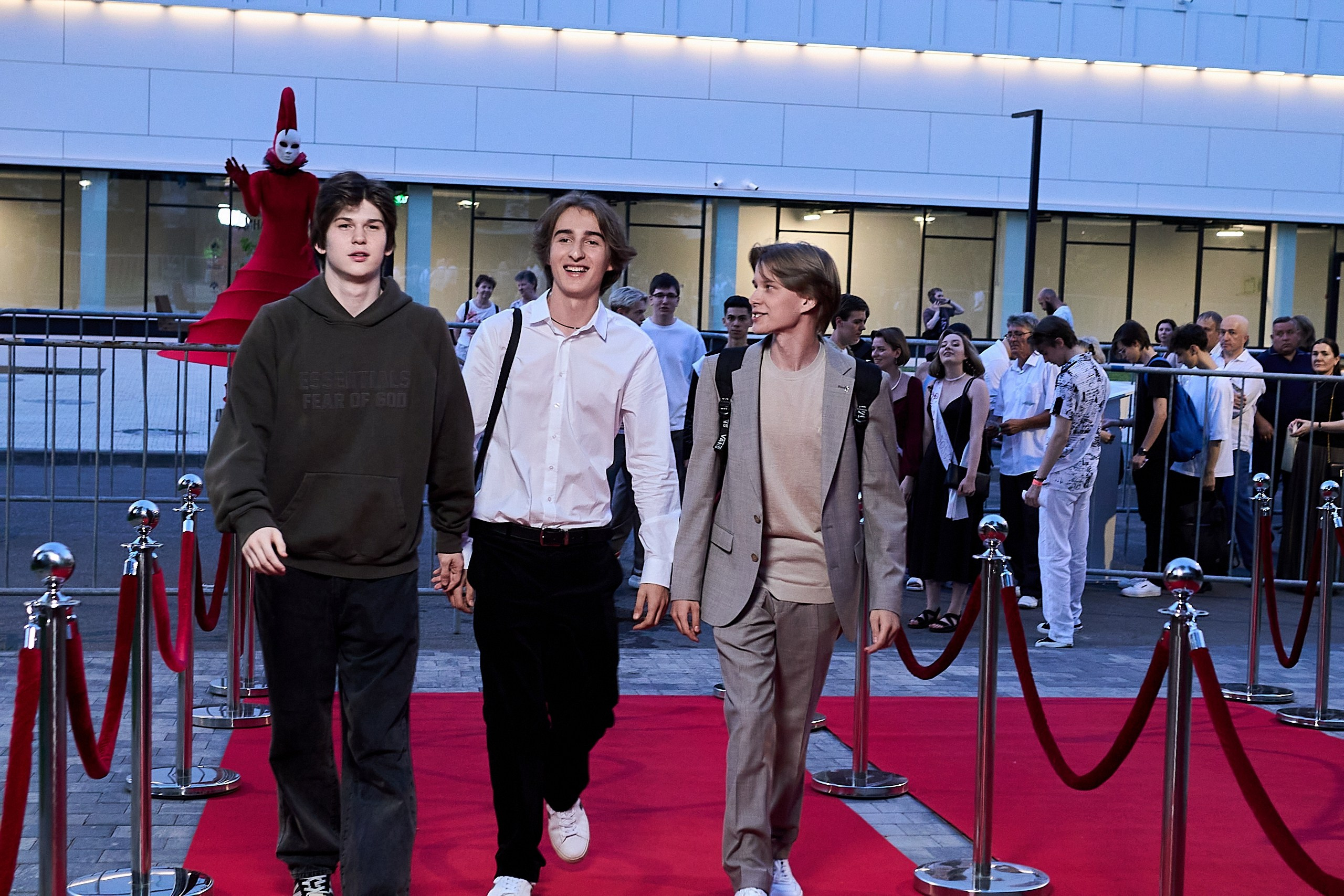 Выпускной 2024 концертный зал Академия ВТБ. Фотограф и Видеограф в Москве. Олег Корушев