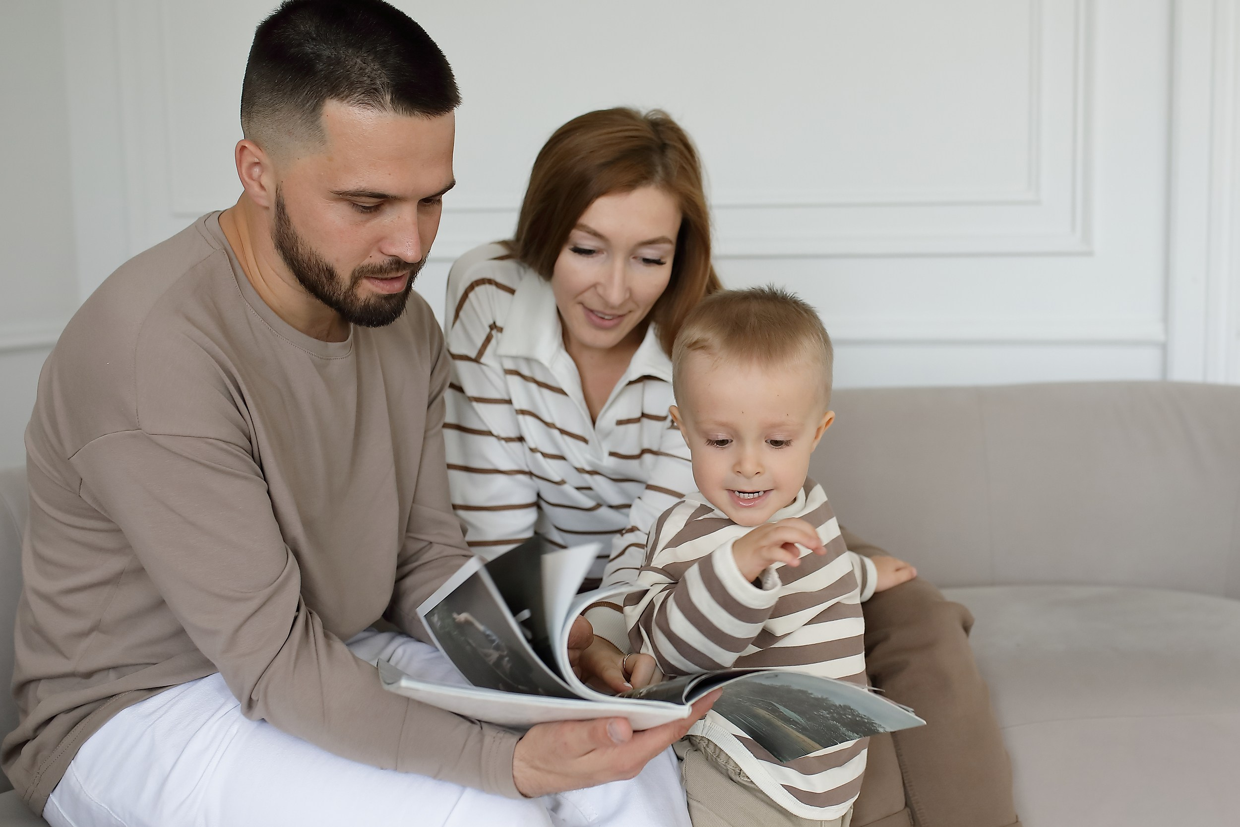 Семейные фотосессии в студии. Свадебный и семейный фотограф и видеограф в Екатеринбурге Полянские Тимур и Анастасия