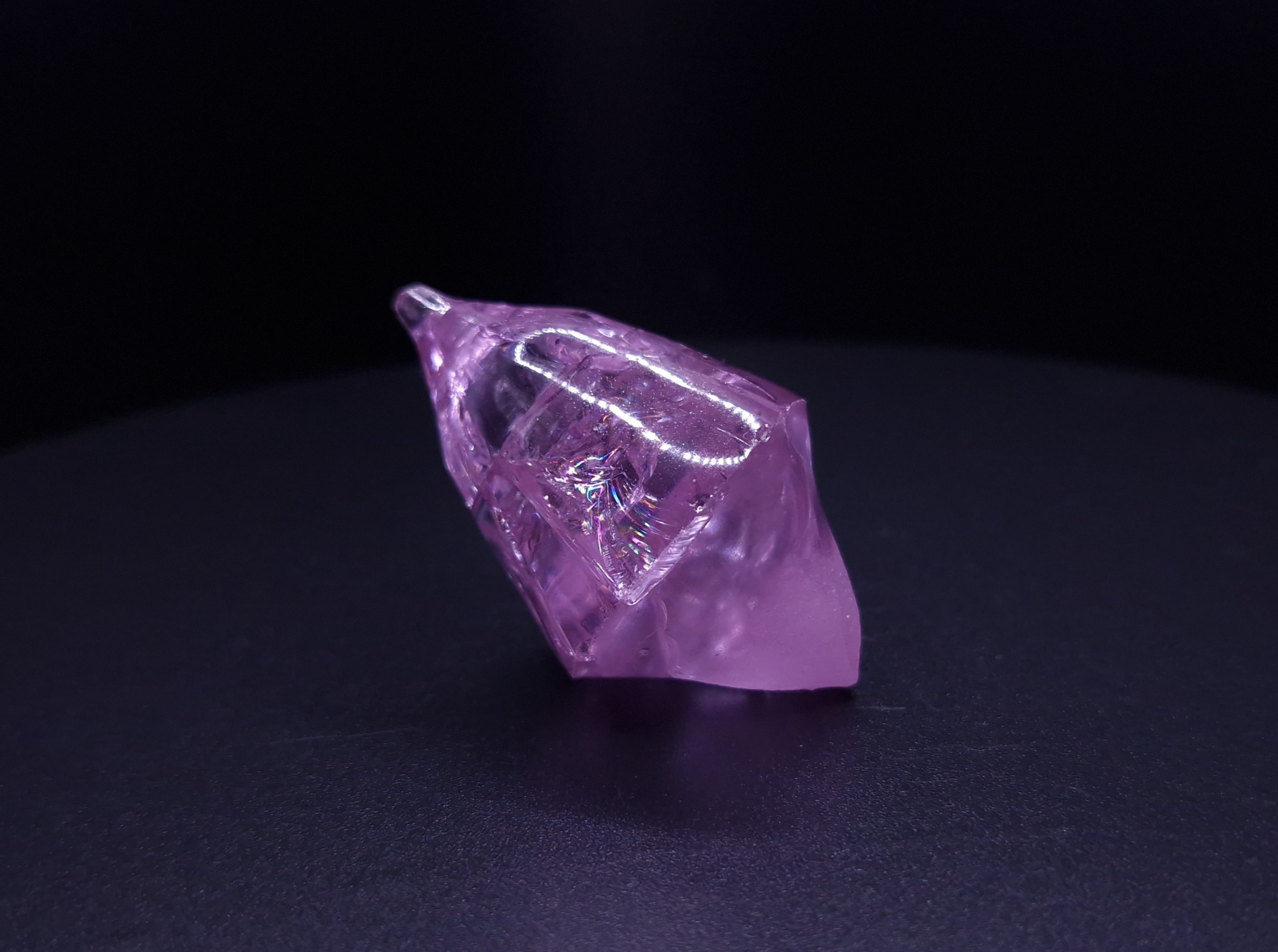 Гранат синтетический фиолетовый YAG. YAG garnet иттрий алюминиевый гранат ИАГ