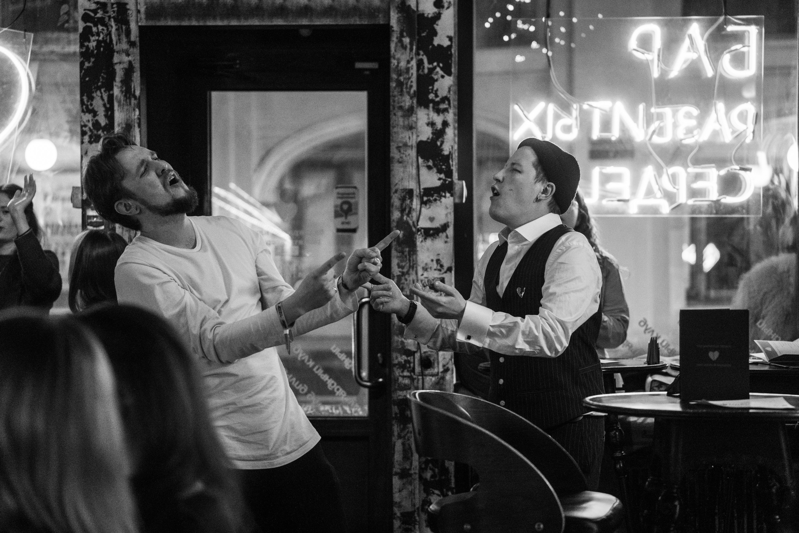 День святого Валентина в Баре разбитых сердец. Концертный и репортажный фотограф в Санкт-Петербурге Слава Пахомов