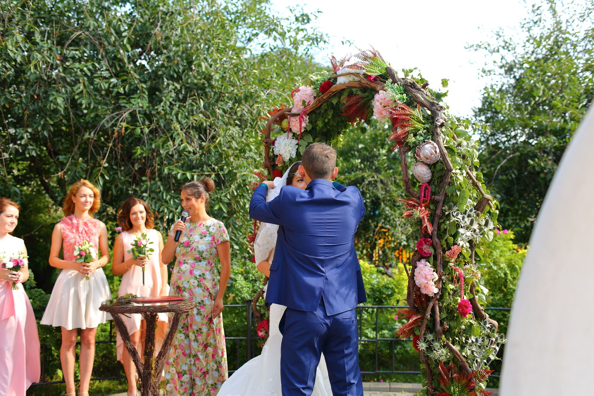 Выездная регистрация в красивом месте в Ярославле. Свадебный и репортажный фотограф в Ярославле и Санкт-Петербурге Роман Микрюков