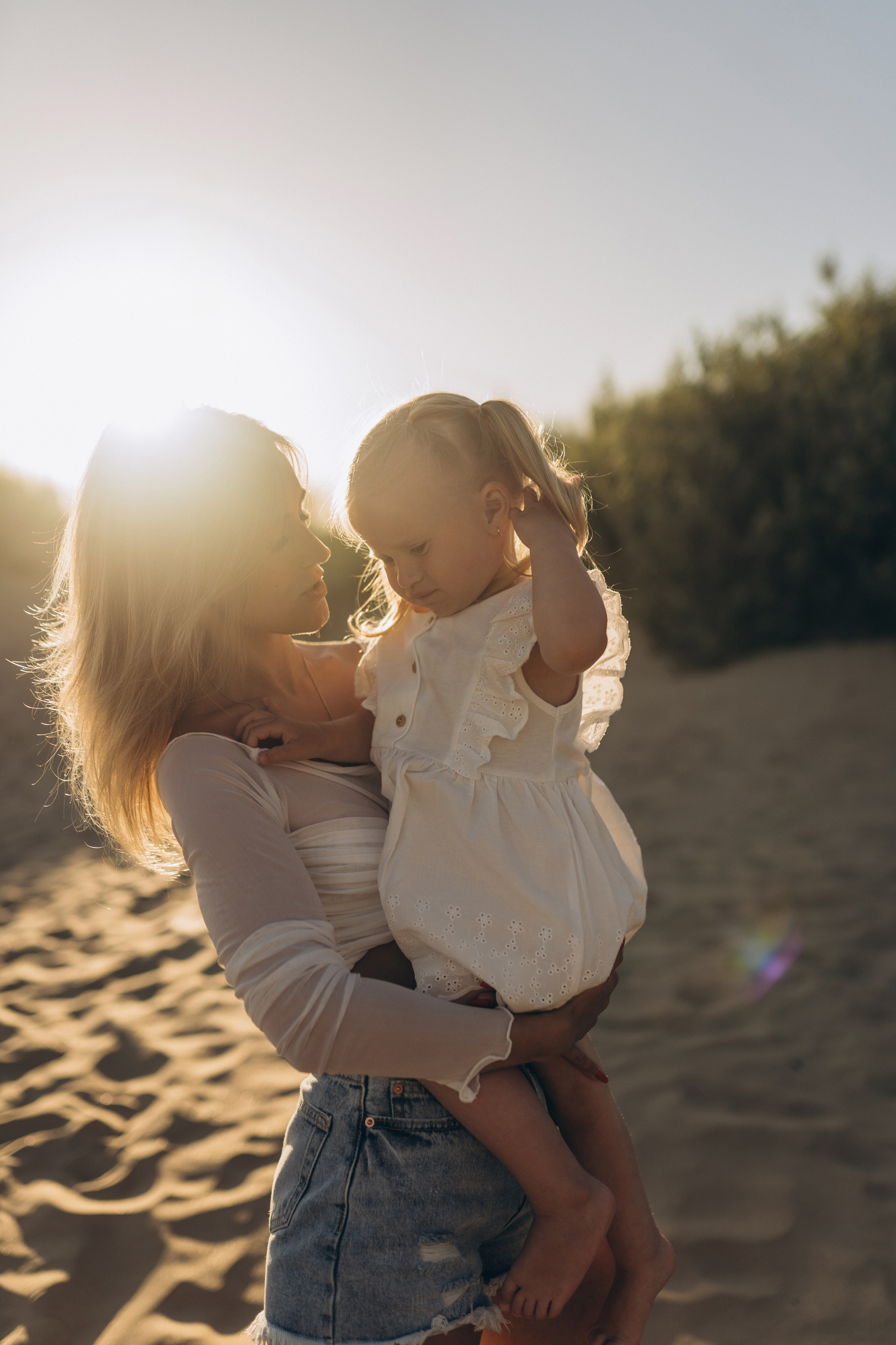  Геленджикская динамика: захватывающий момент, когда вся семья прыгает через набегающую волну