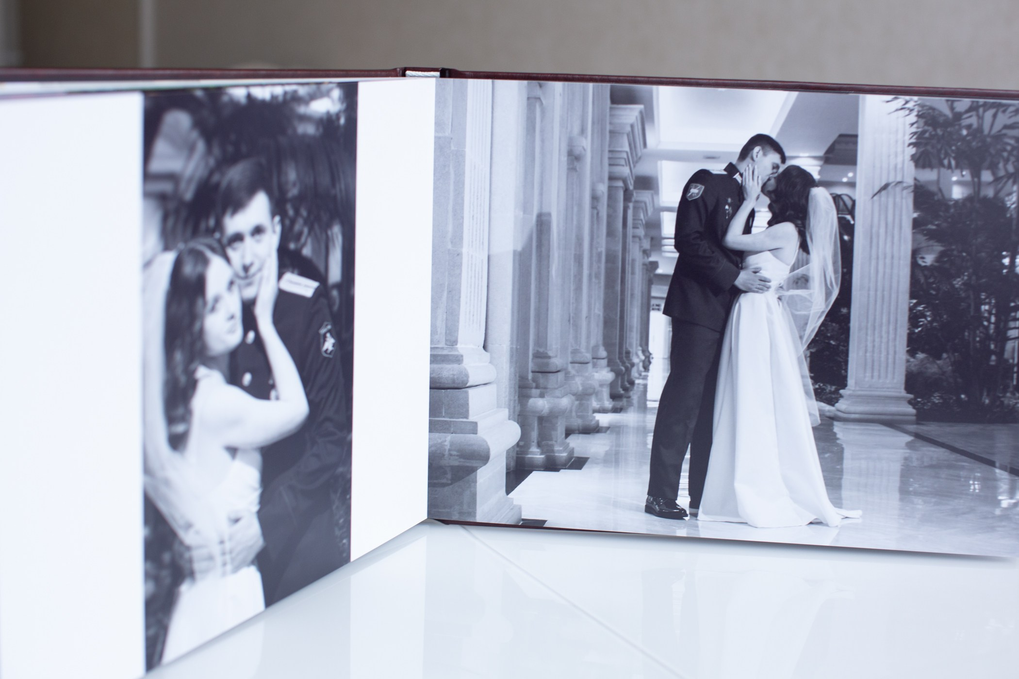 фото книга с черно белыми фотографиями 